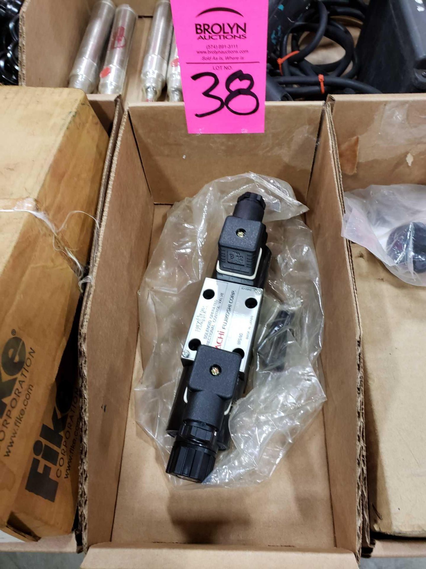Nachi hydraulic directional valve model SA-G01-C6-C1-30. New as pictured.