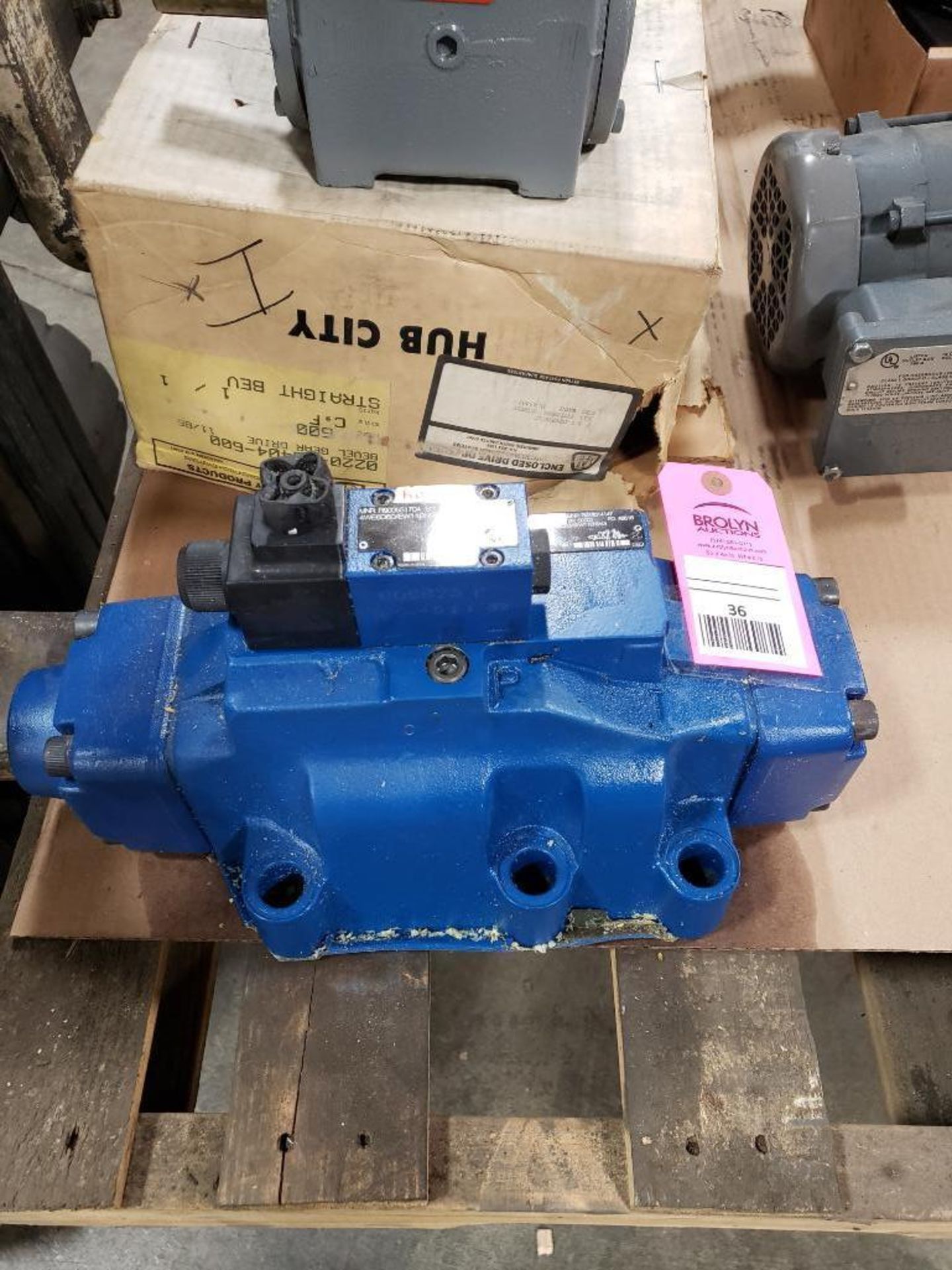 Bosch Rexroth hydraulic valve model 4WE6D60/EW110N9K4 with 4WEH32C63/6EW110N9K4 base.