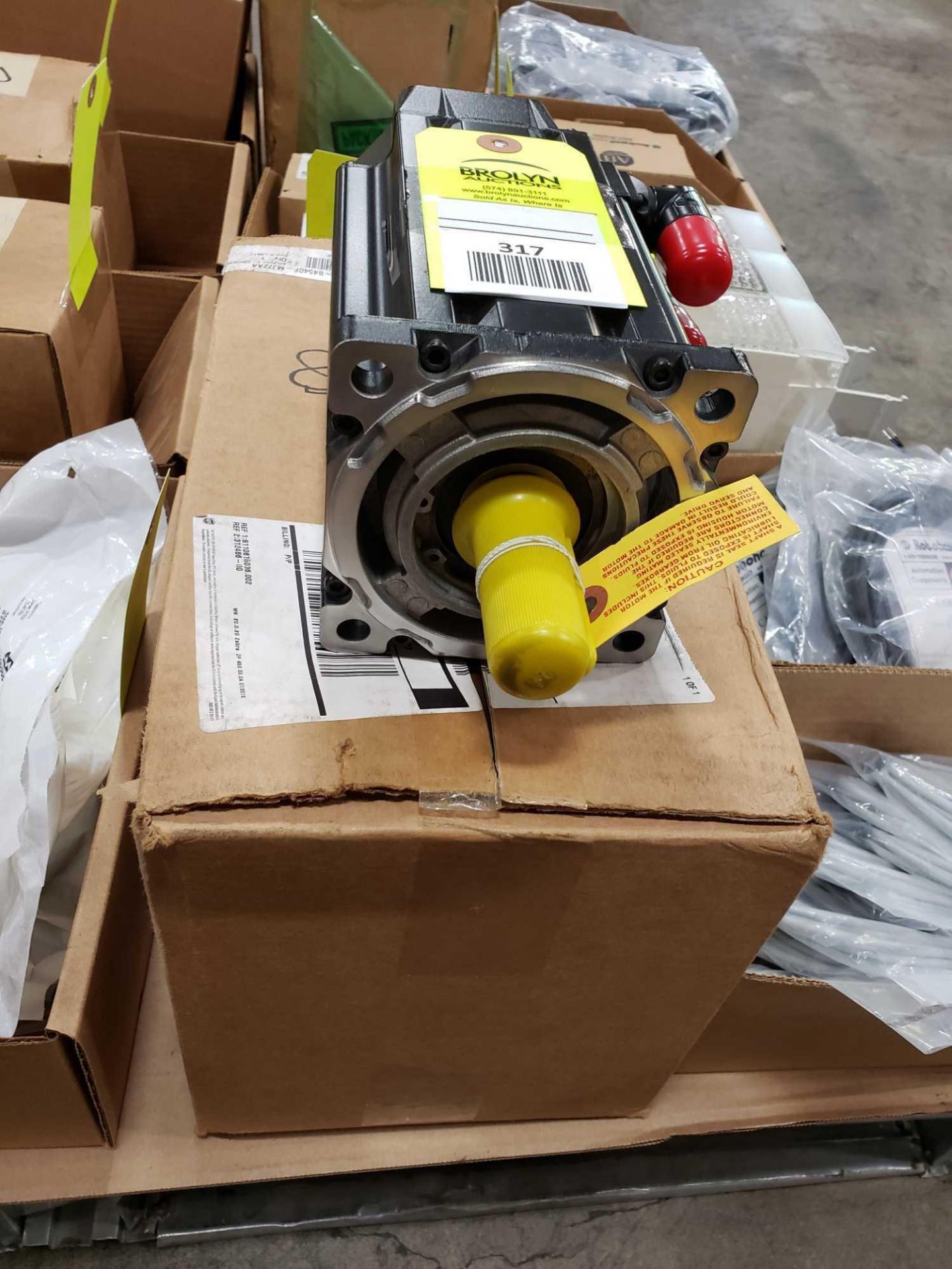 Allen Bradley servo motor. Catalog numberMPL-A4540F-MJ72AA. . New in box. - Image 3 of 4