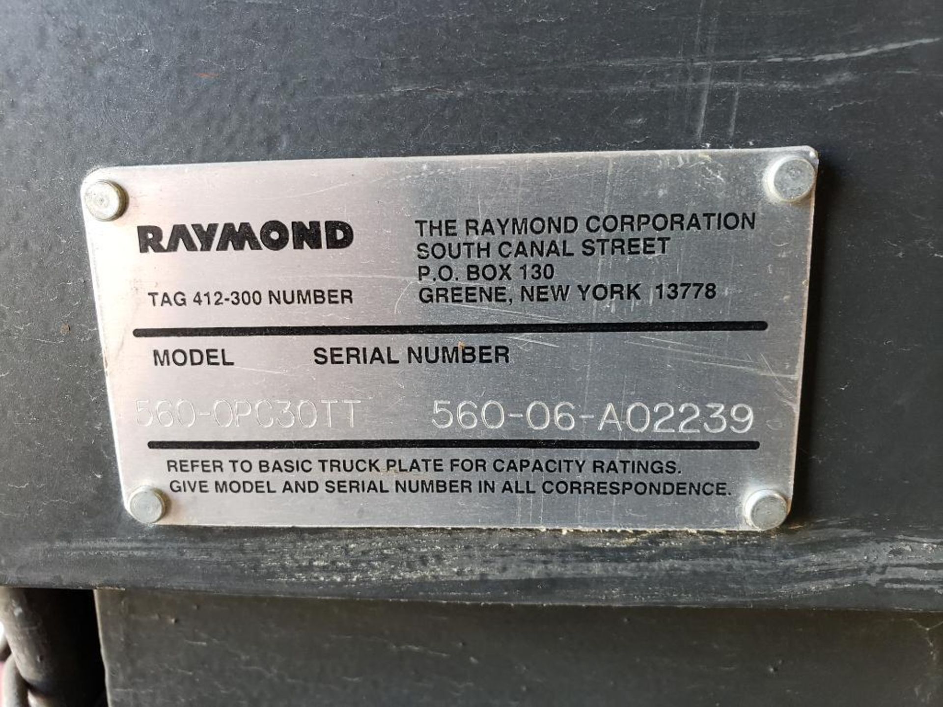 Raymond 36v electric forklift model 560-OPC30TT. 3000lb max lift capacity. 273" max lift height. App - Image 3 of 8