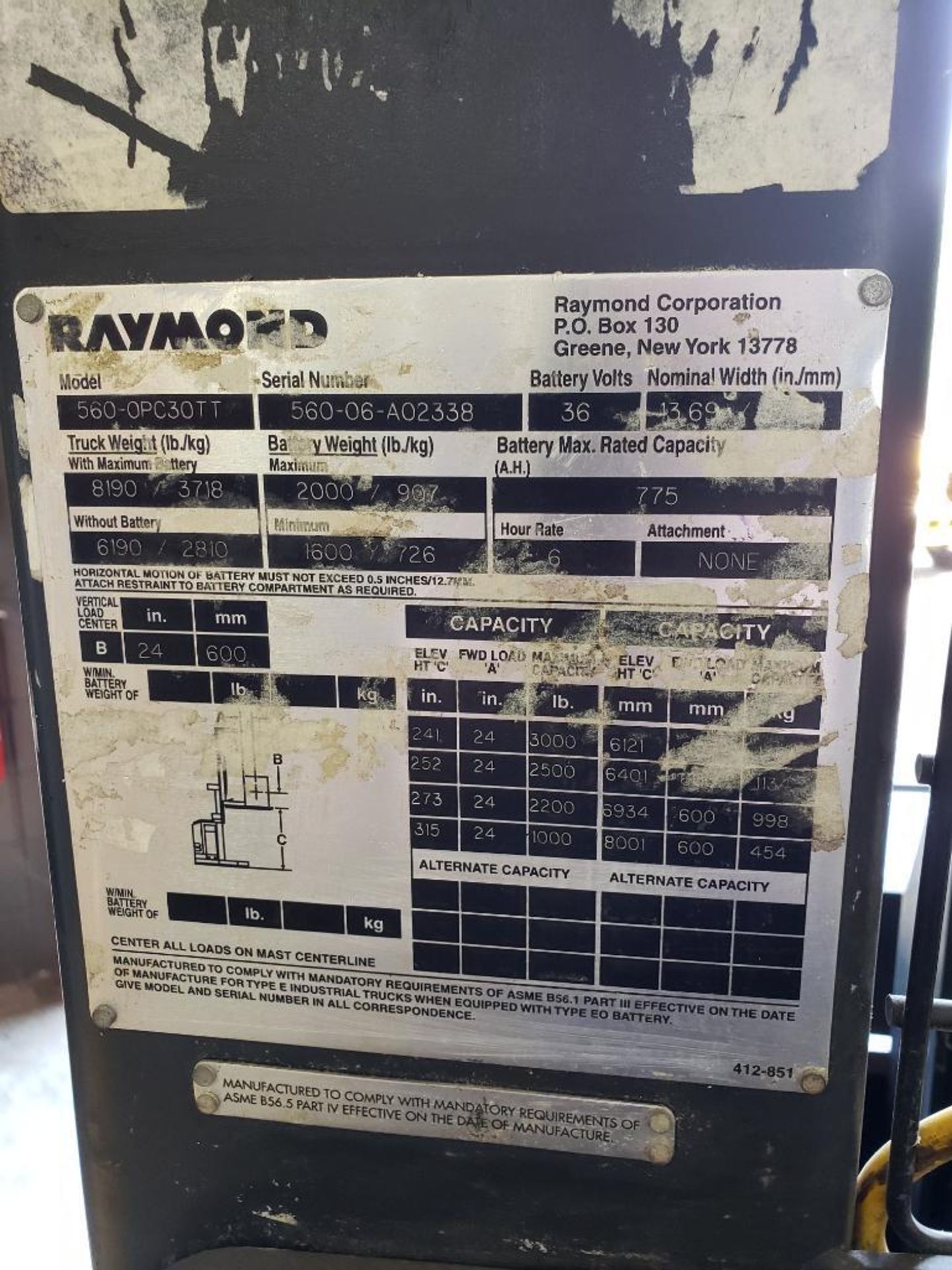 Raymond 36v electric forklift model 560-OPC30TT. 3000lb max lift capacity. 315" max lift height. App - Image 6 of 9