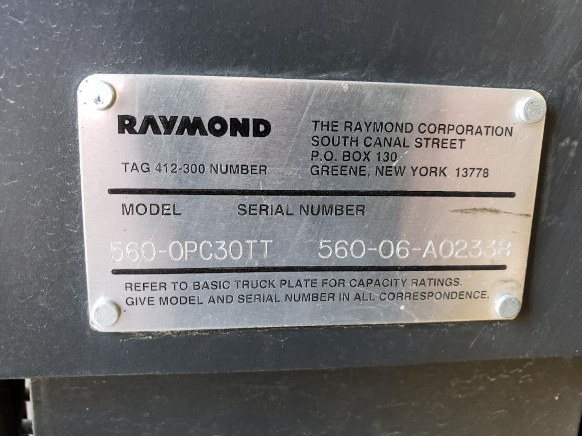 Raymond 36v electric forklift model 560-OPC30TT. 3000lb max lift capacity. 315" max lift height. App - Image 2 of 9