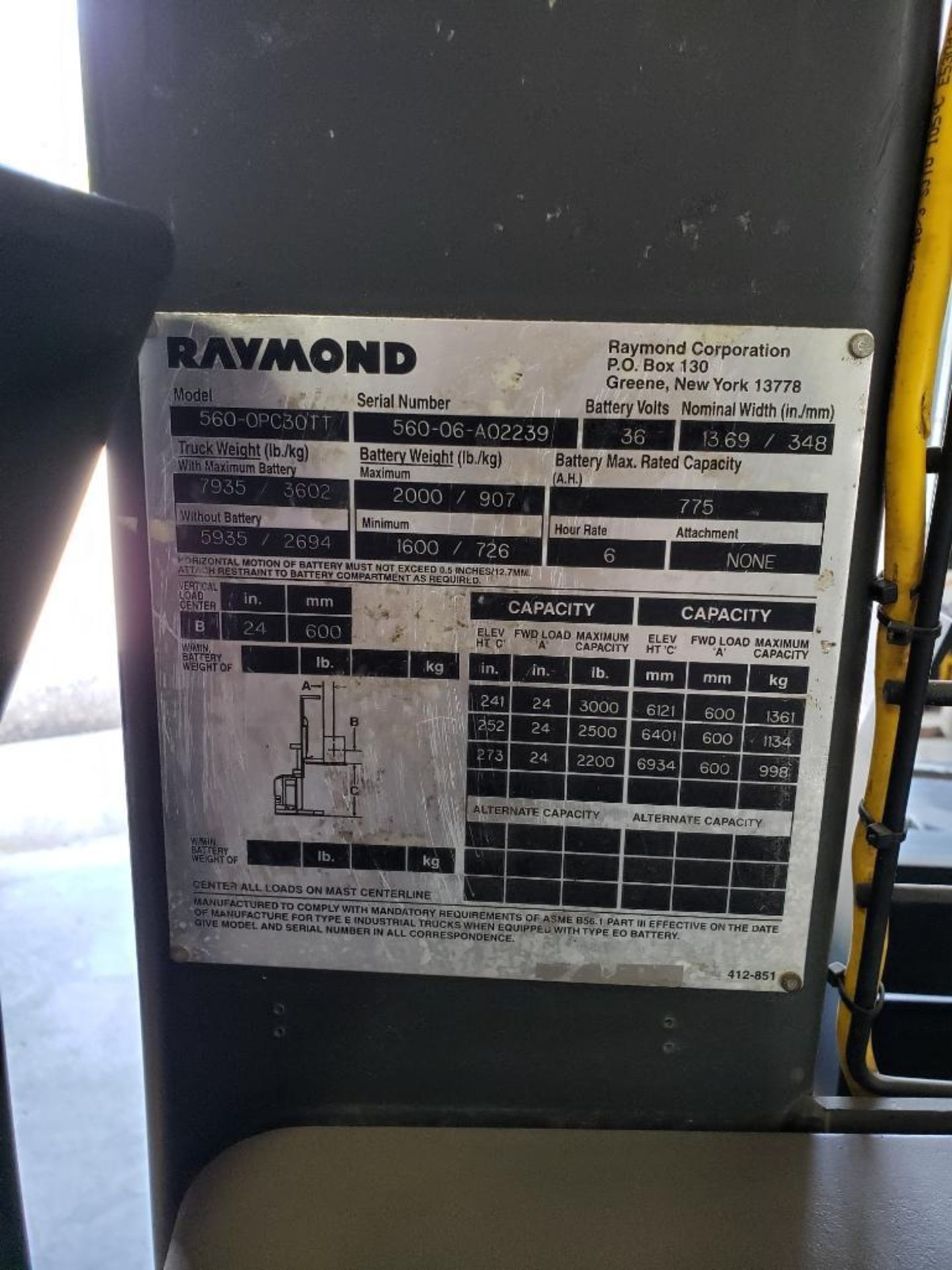 Raymond 36v electric forklift model 560-OPC30TT. 3000lb max lift capacity. 273" max lift height. App - Image 5 of 8