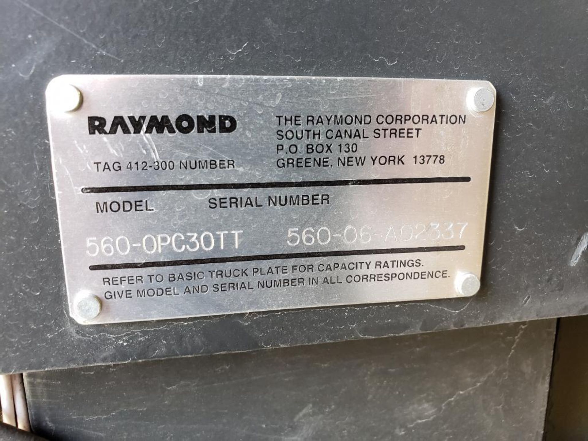 Raymond 36v electric forklift model 560-OPC30TT. 3000lb max lift capacity. 315" max lift height. - Image 3 of 10