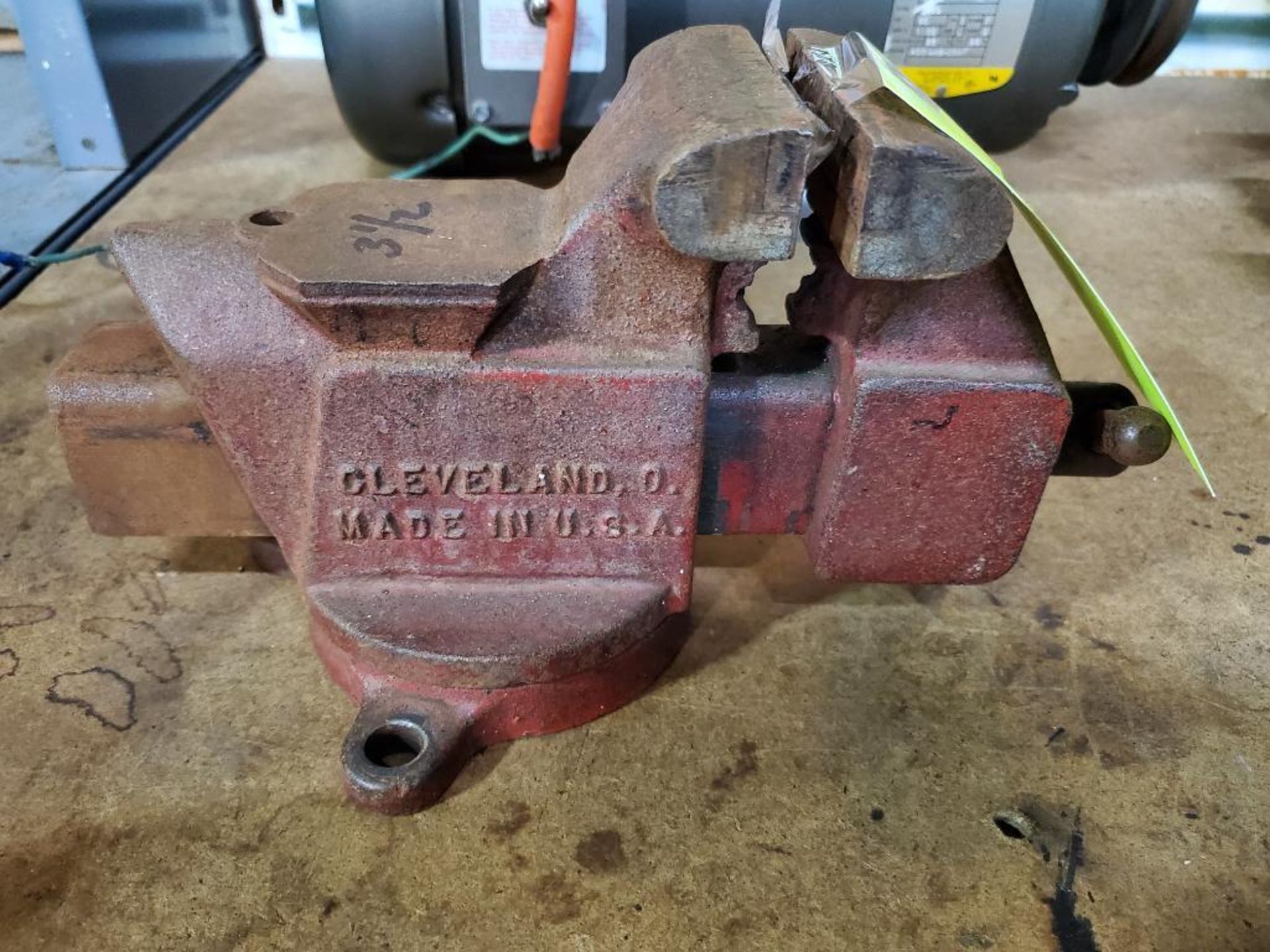 Columbian D43 1/2 bench vise. - Image 3 of 4