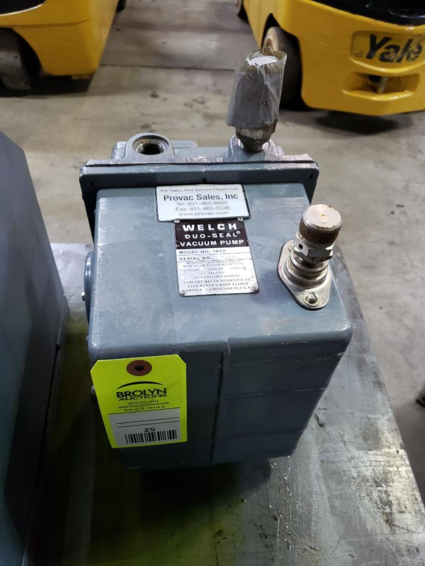 Welch Duo-Seal vacuum pump. Model 1402.