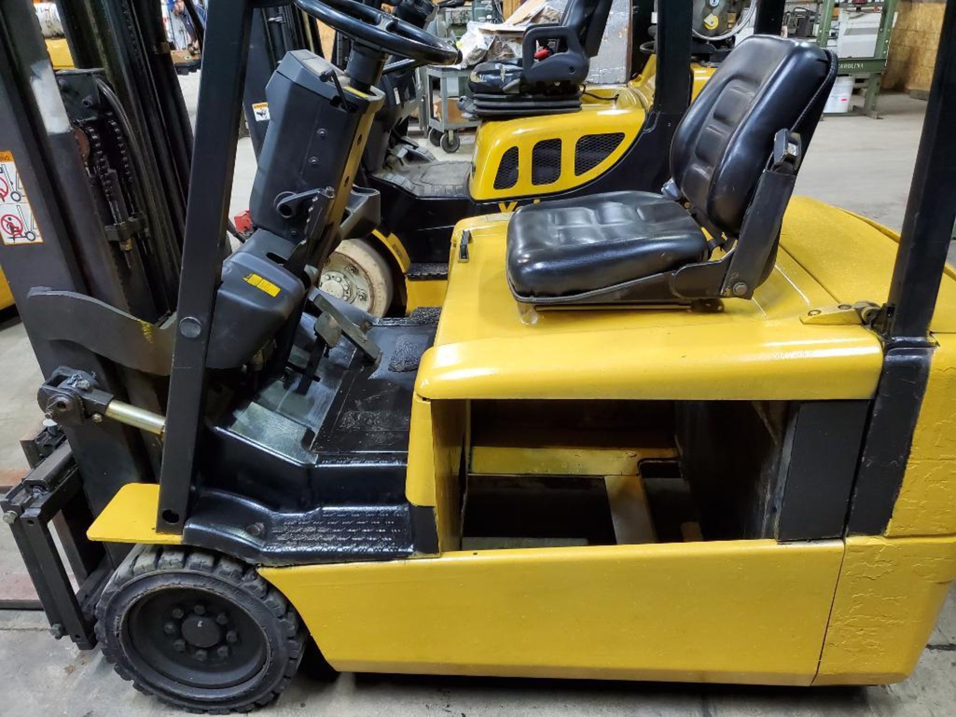 2700lb capacity Caterpillar electric forklift. 36volt. no battery, 188" triple stage, side shift. - Image 4 of 6