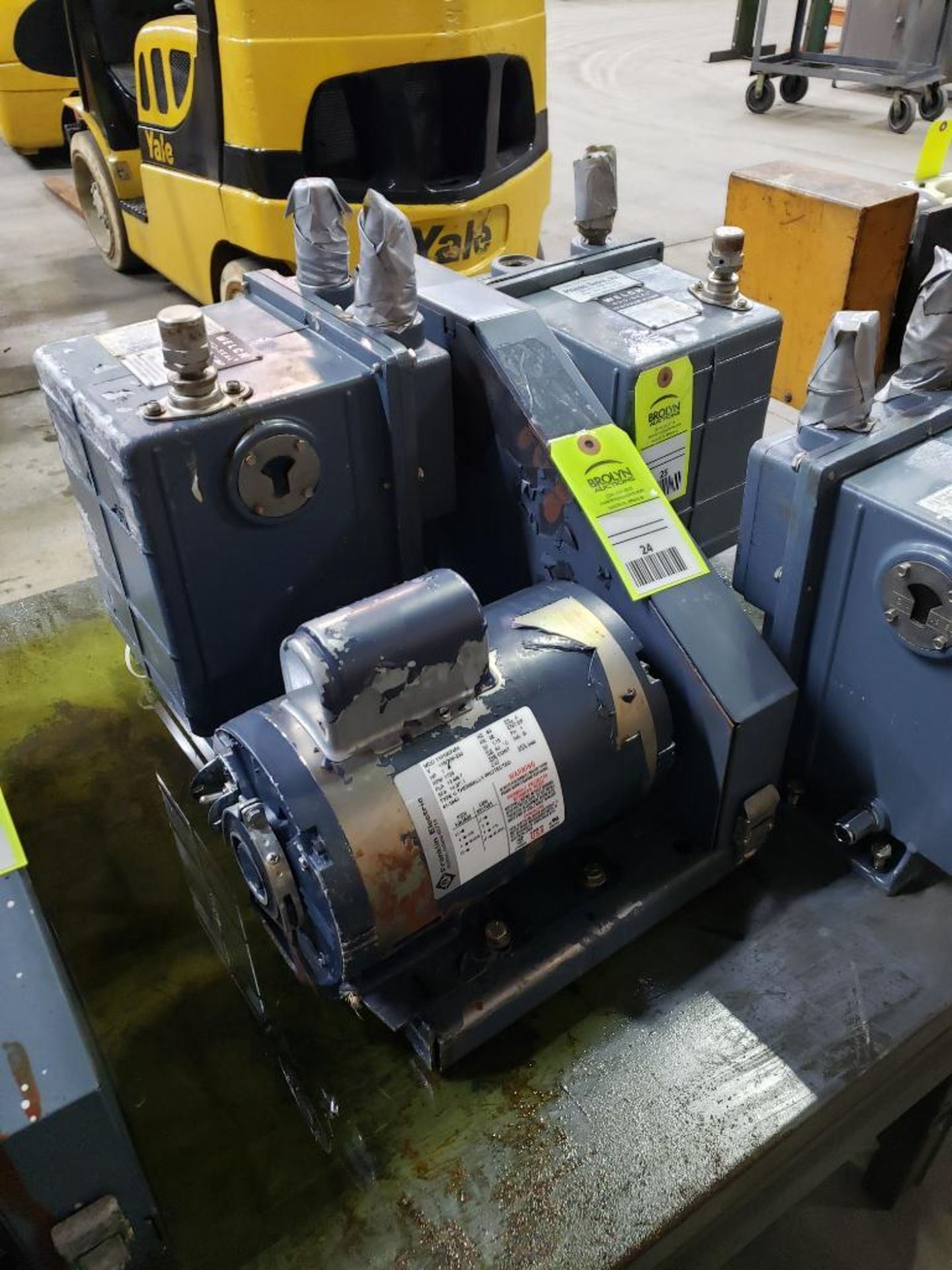 Welch Duo-Seal vacuum pump. Model 1402.