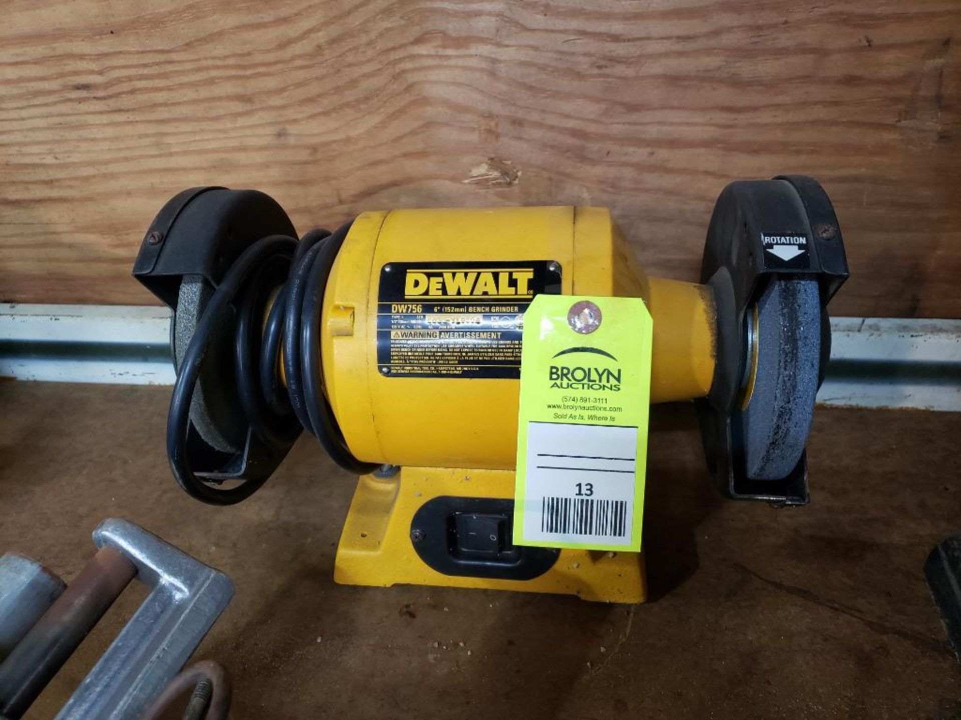 Dewalt 6" bench grinder. Model DW756.