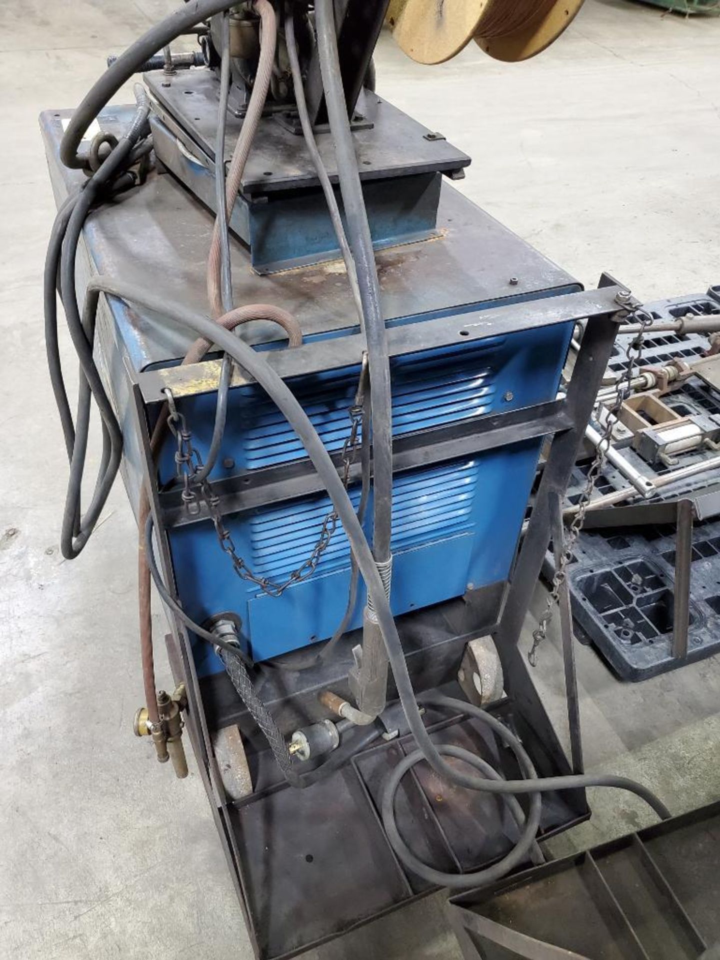 Miller CP-250TS welder with style He-6 wire feed. - Image 4 of 4