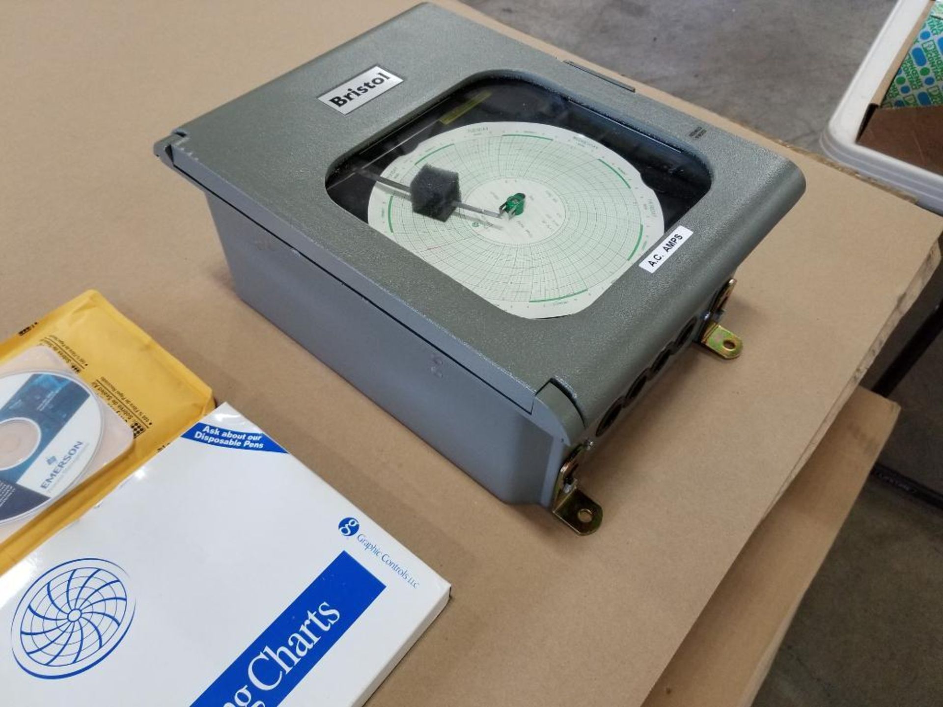 Qty 2 - Emerson Controls Bristol AC Amp chart recorder. Part number 410887B02. New in box. - Image 5 of 5