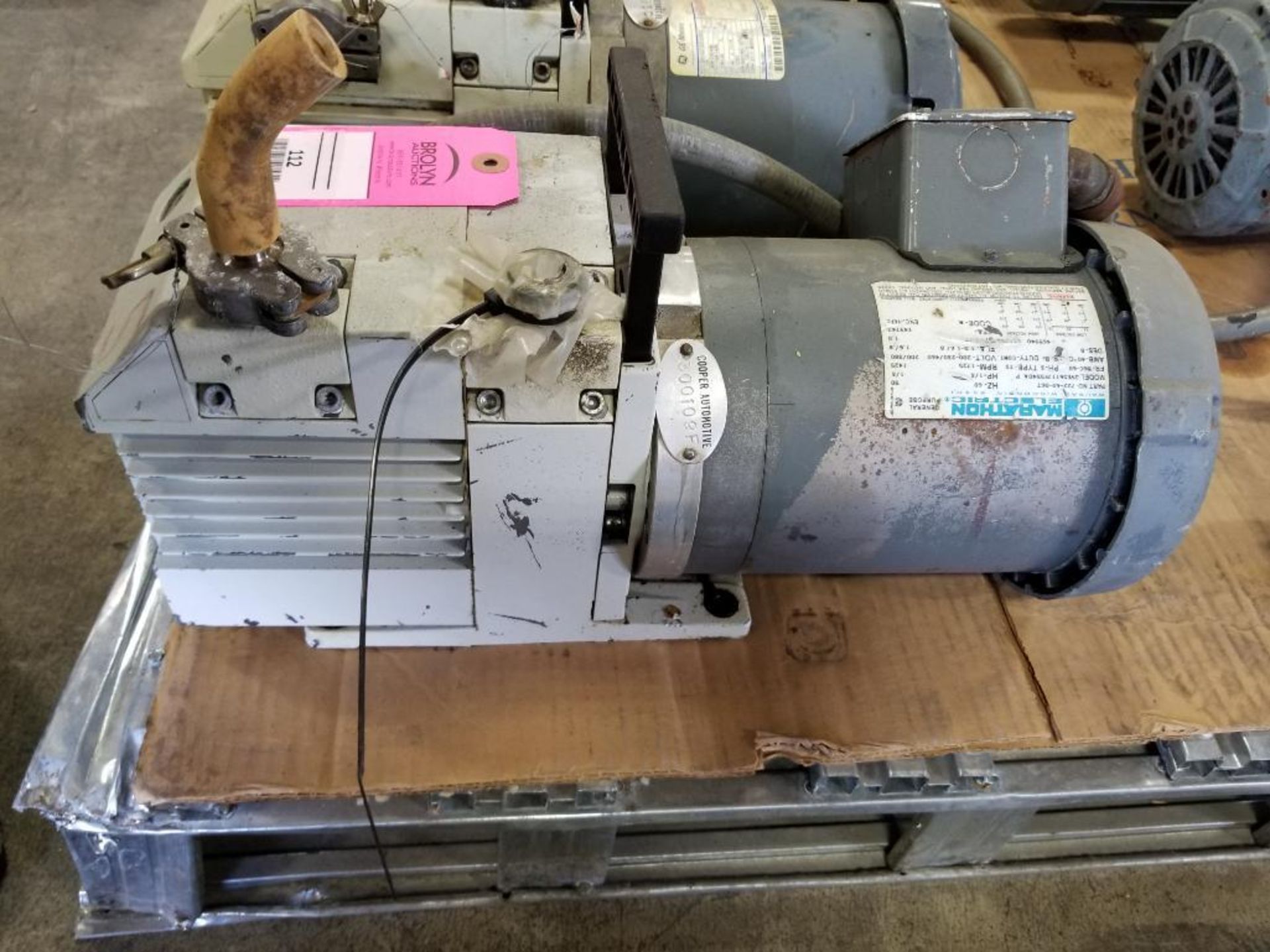 Leybold Trivac high volume vacuum pump. Model D4B. 1/3hp 3 phase.