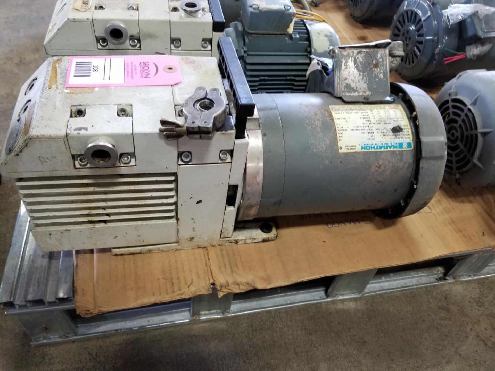 Leybold Trivac high volume vacuum pump. Model D8B. 1hp 3 phase.