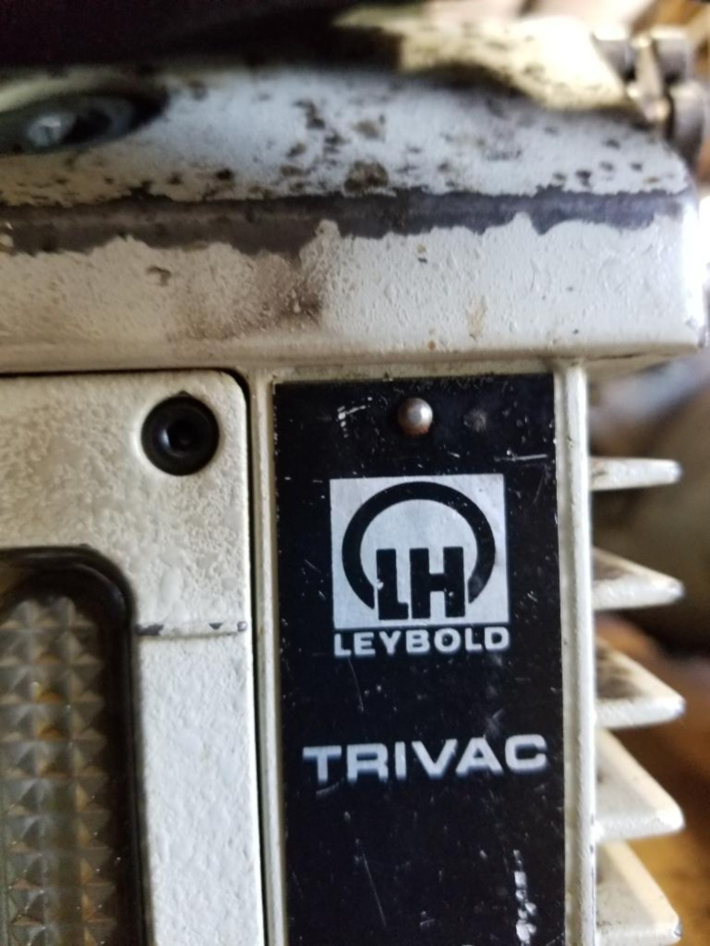Leybold Trivac high volume vacuum pump. Model D4B. 1/3hp 3 phase. - Image 3 of 5