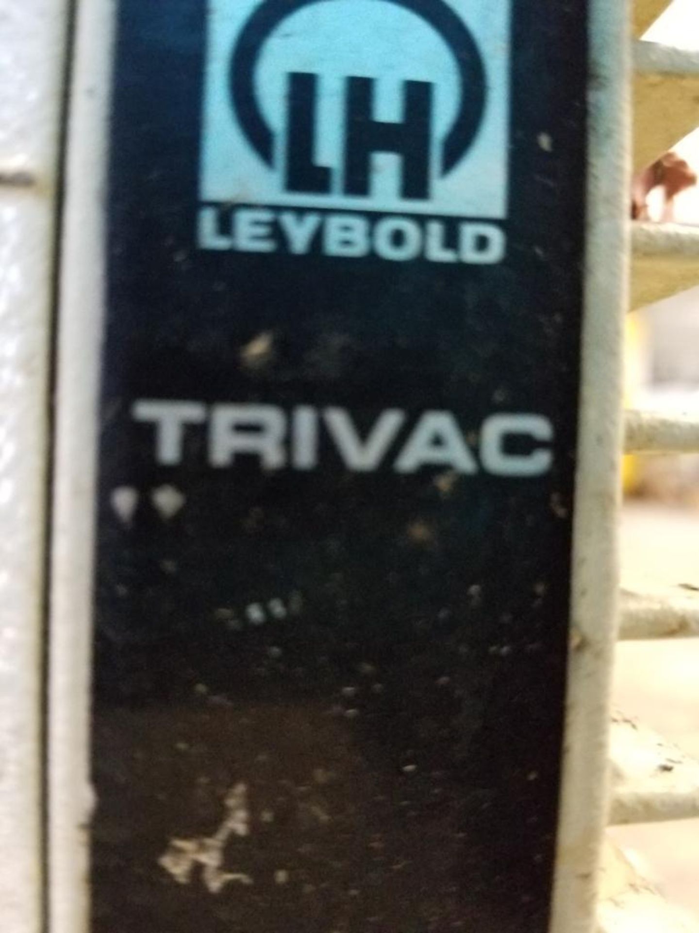 Leybold Trivac high volume vacuum pump. Model D4B. 1/3hp 3 phase. - Image 3 of 7