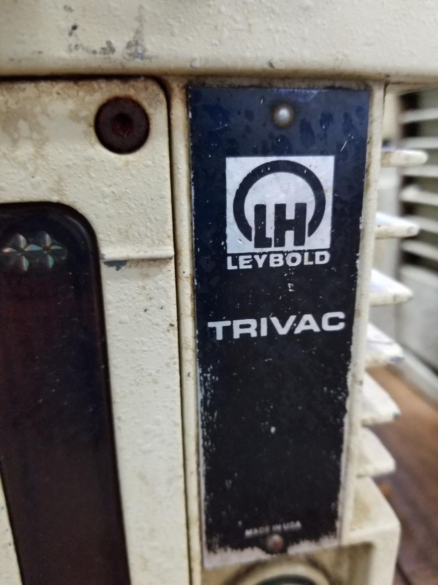 Leybold Trivac high volume vacuum pump. Model D4B. 1/3hp 3 phase. - Image 3 of 5