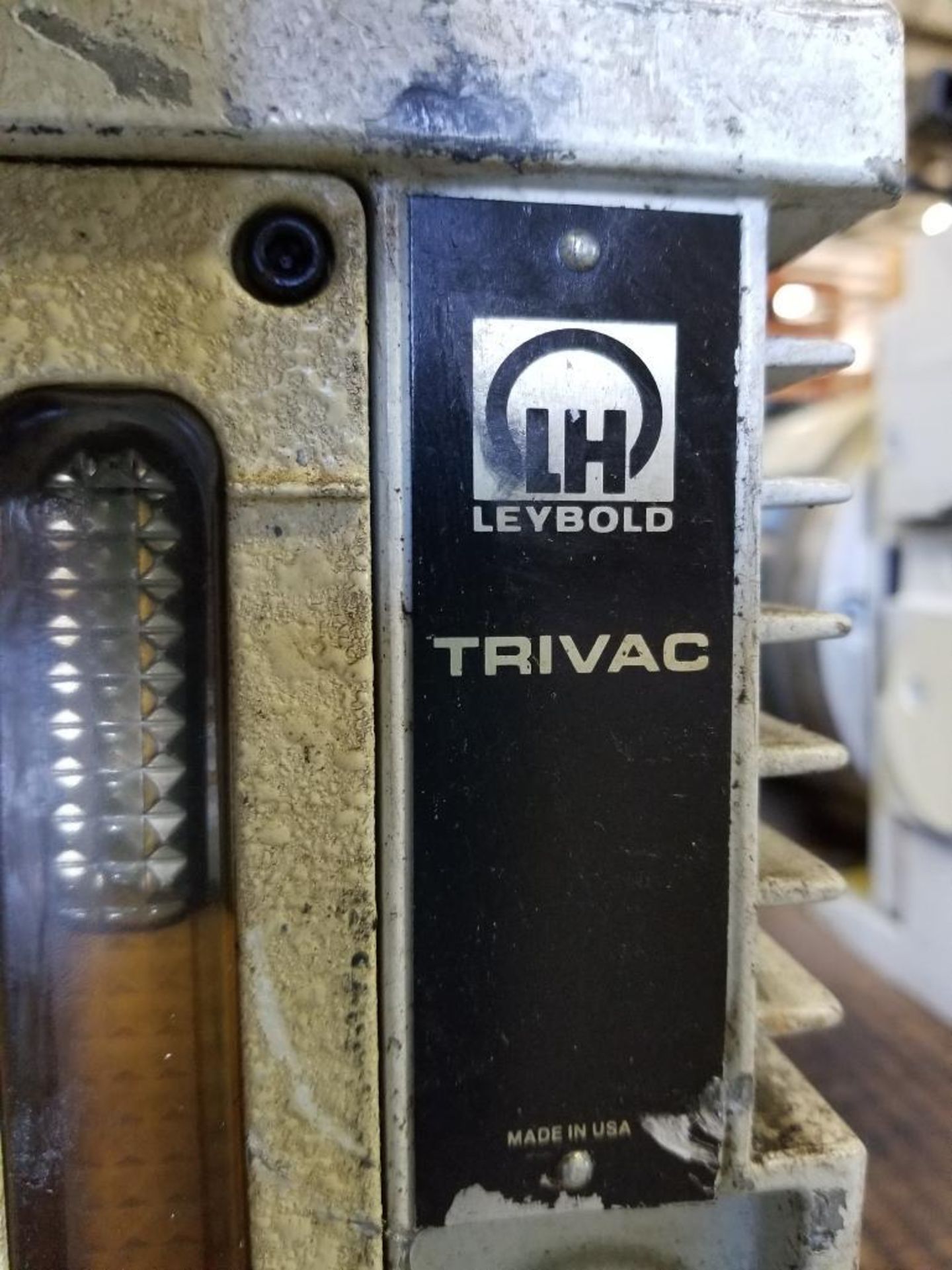 Leybold Trivac high volume vacuum pump. Model D4B. 1/3hp 3 phase. - Image 3 of 4