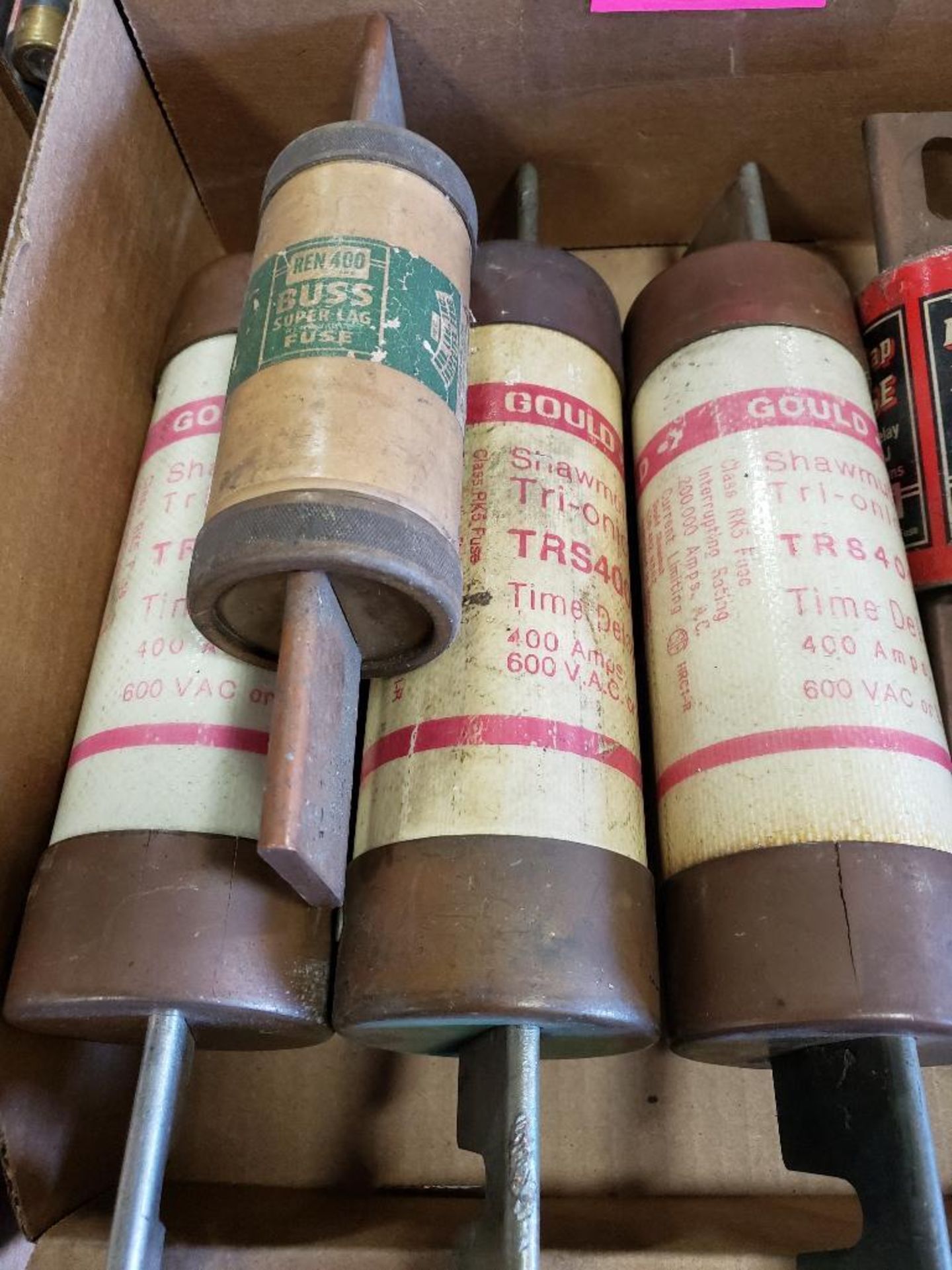 Flat of assorted fuses. - Image 2 of 3