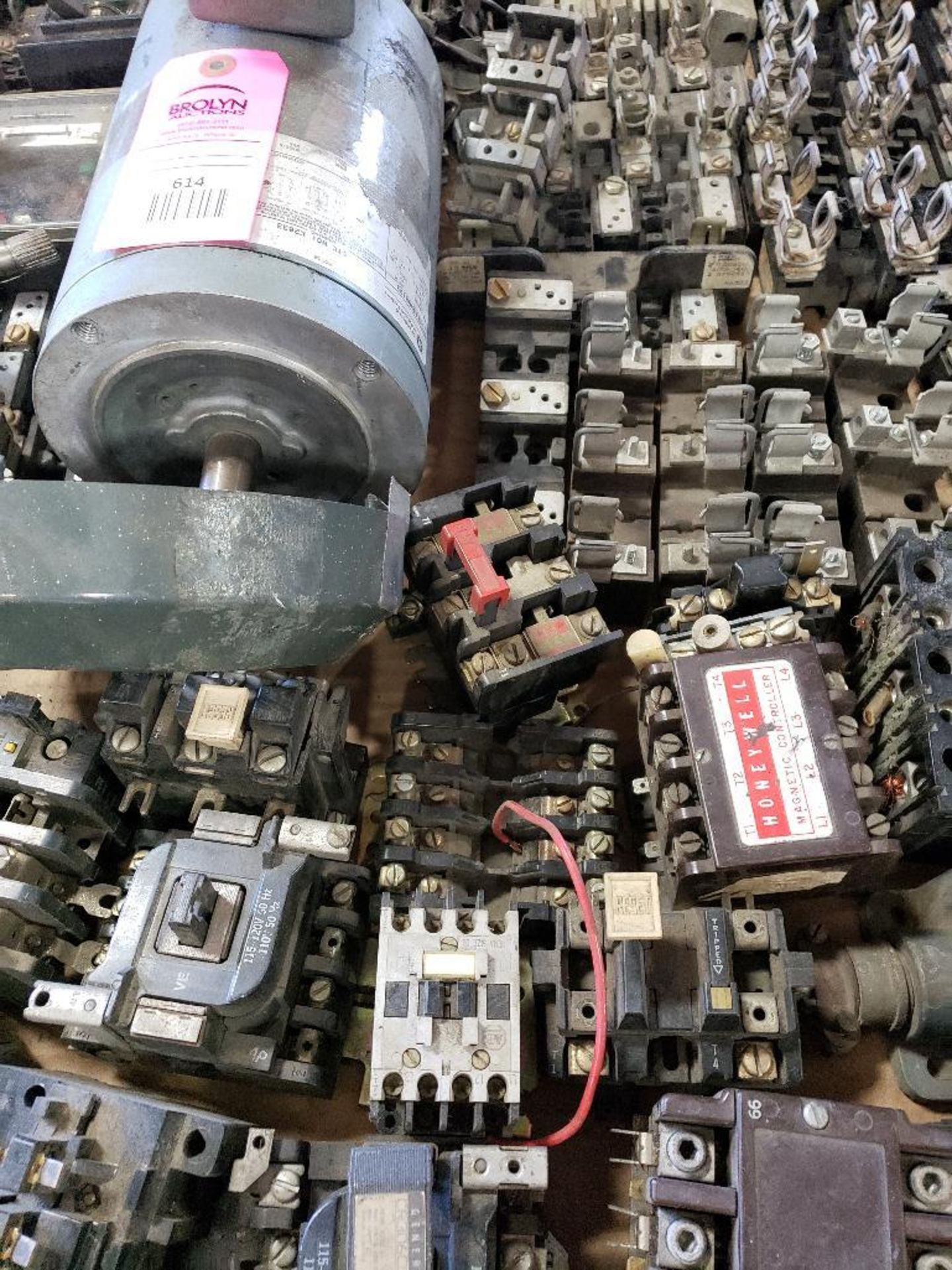 Pallet of assorted electrical. - Image 9 of 9