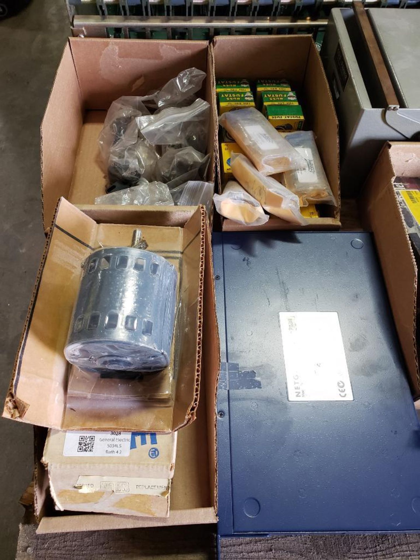 Pallet of assorted electrical and hardware. - Image 2 of 8
