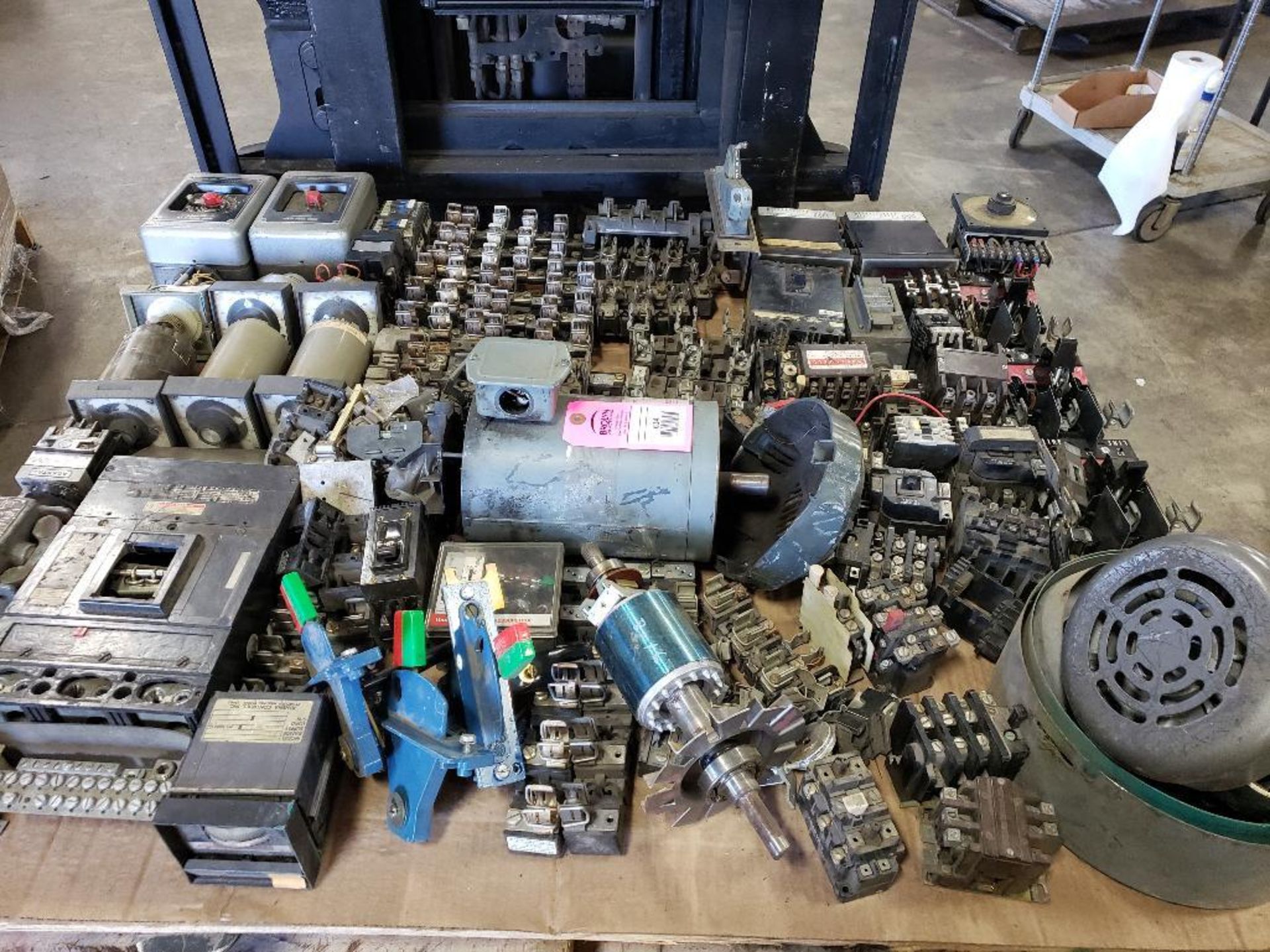 Pallet of assorted electrical.