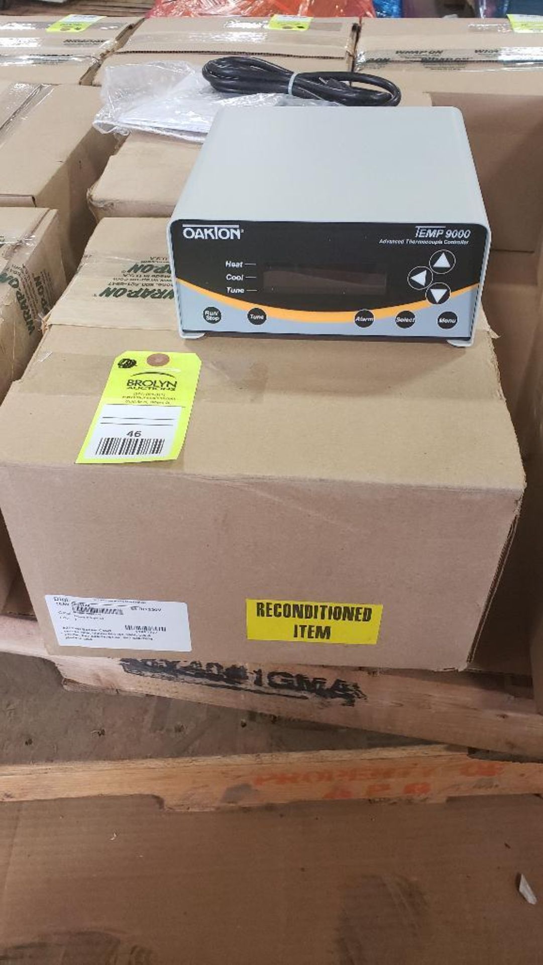 Oakton Temp 9000 model 89800-02 advanced thermocouple controller. Marked as reconditioned.