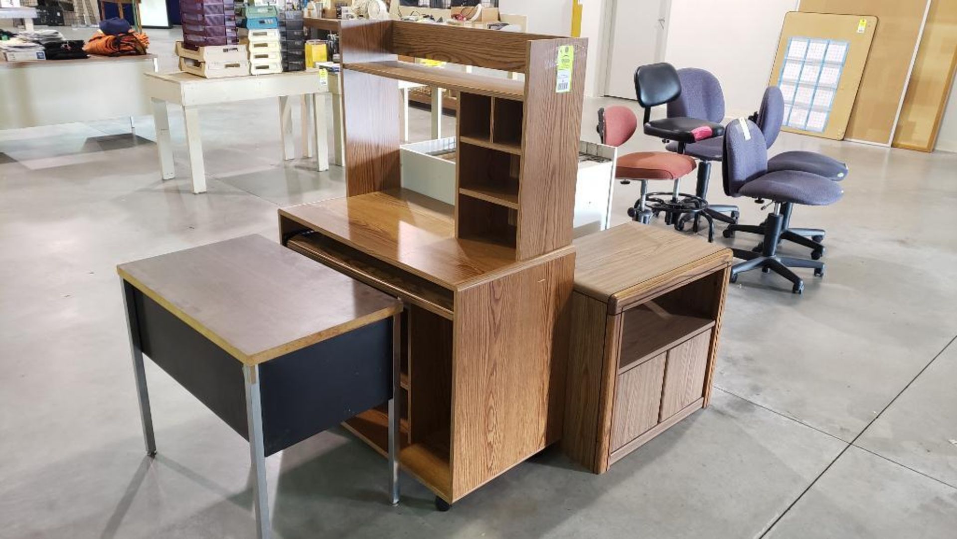 Qty 4 - Assorted desks and shelves.