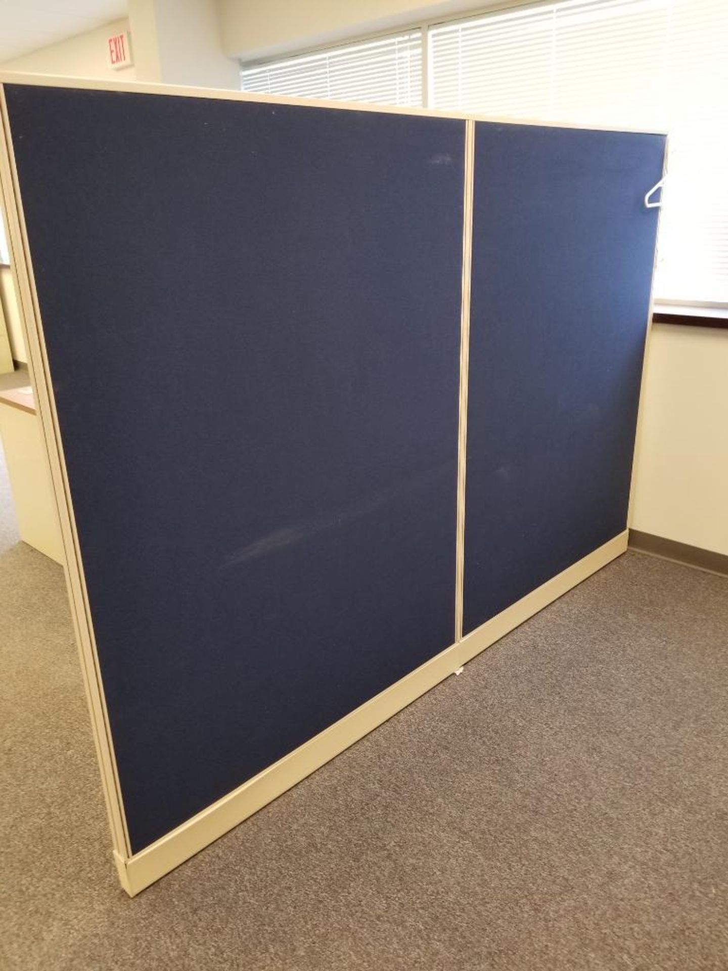 2 pc Cubical wall. 99x68.