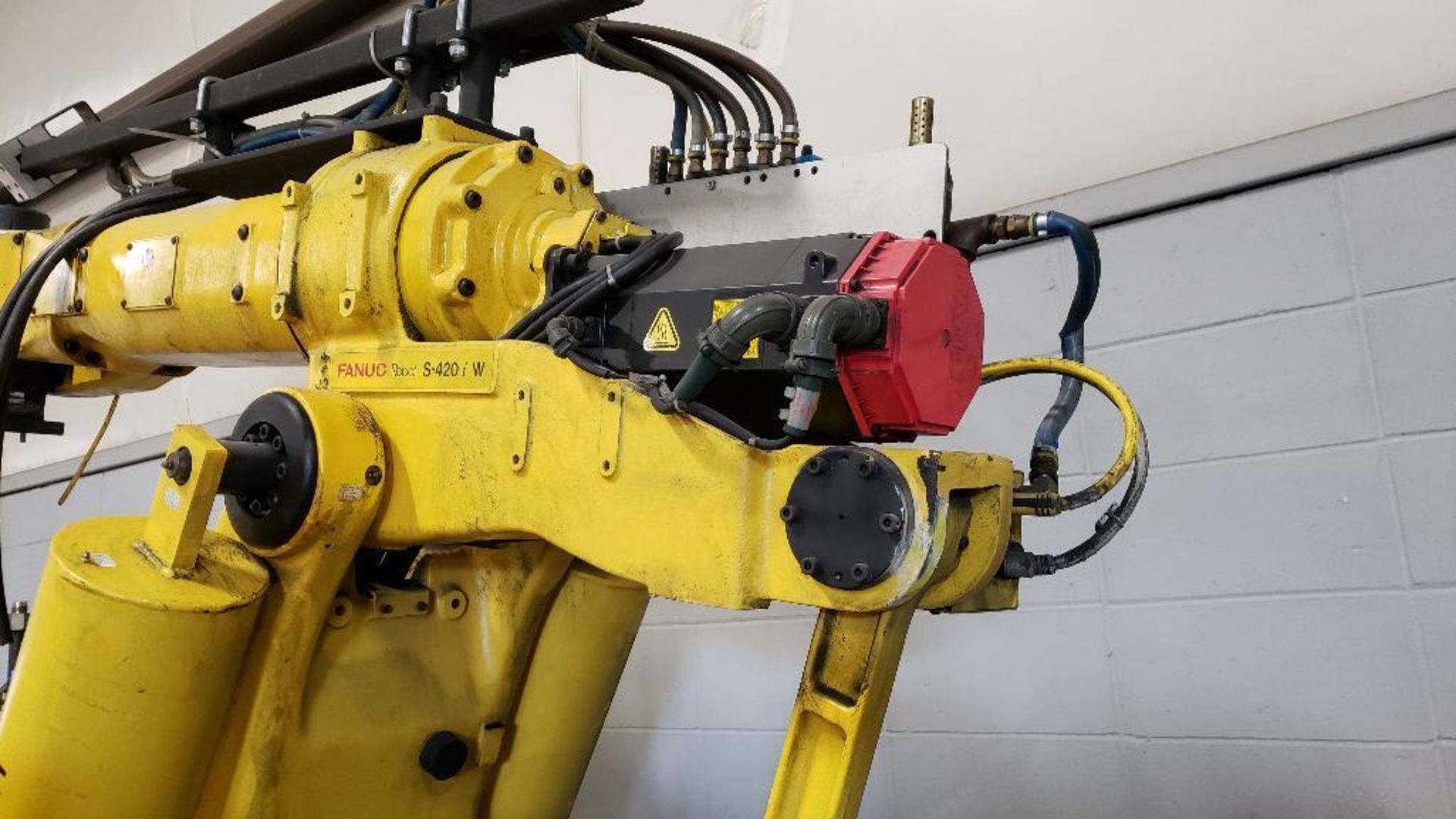 Fanuc S-420iW robot with R-J2 controller. - Image 10 of 14