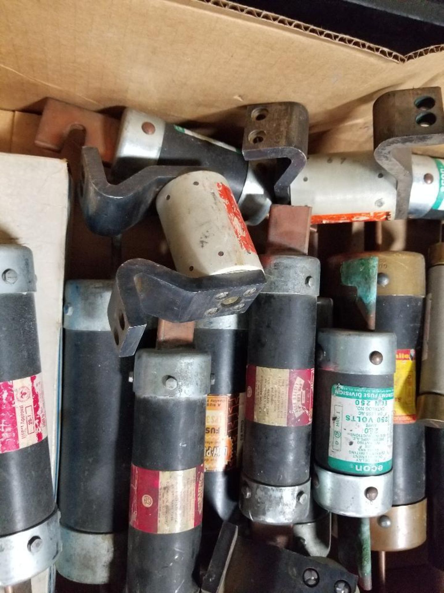 Large assortment of fuses. - Image 3 of 4