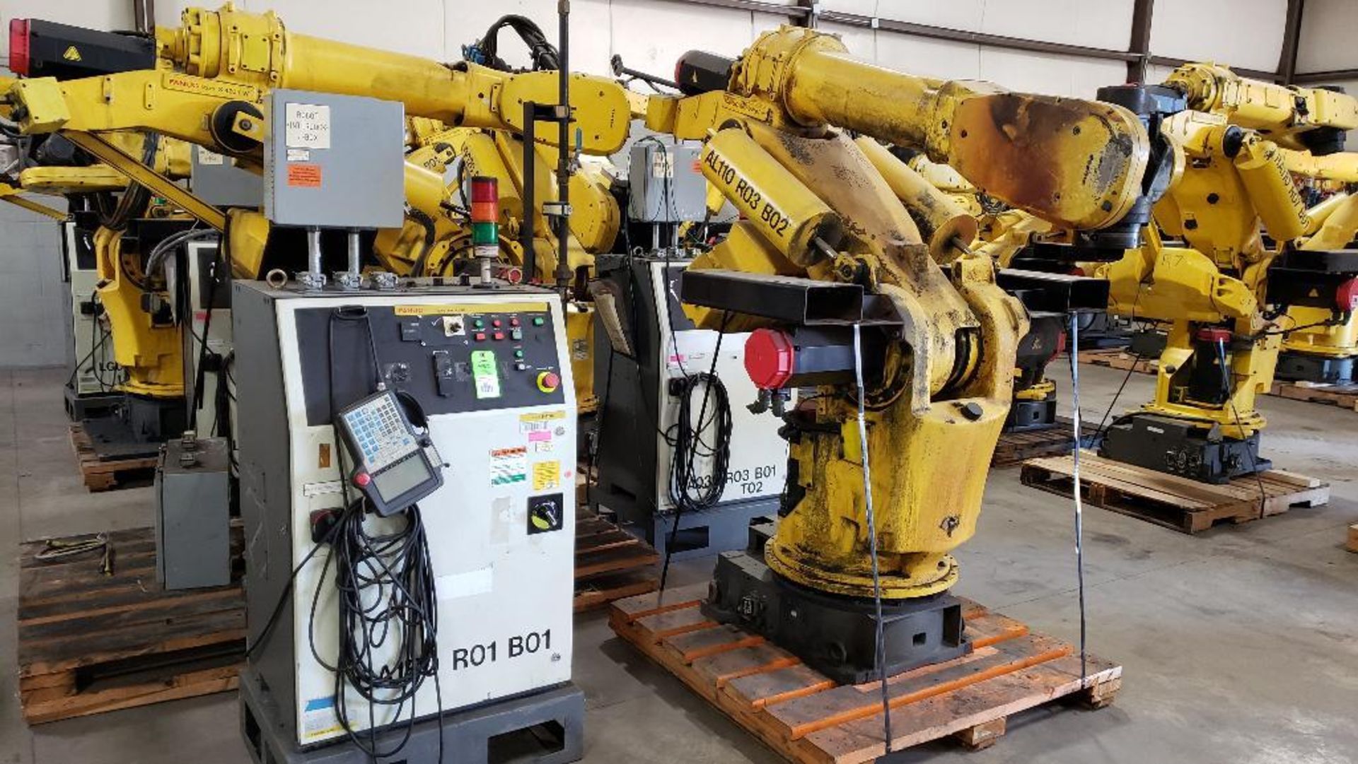 Fanuc S-420iW robot with R-J2 controller.