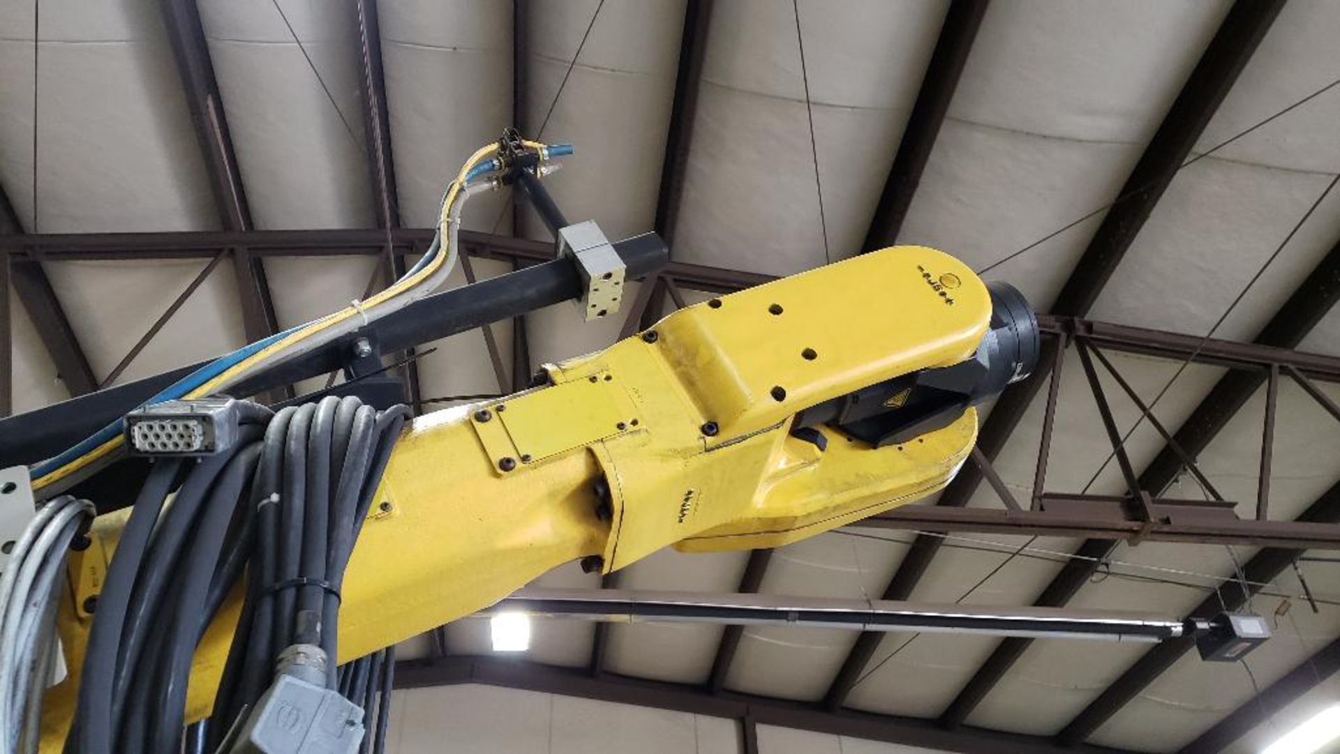 Fanuc S-420iW robot 6-axis arm. - Image 4 of 9