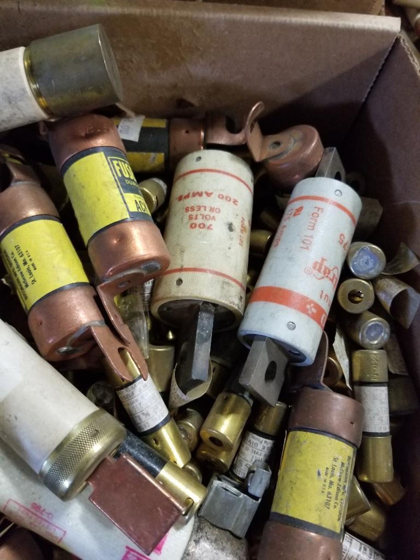 Large assortment of fuses. - Image 3 of 5