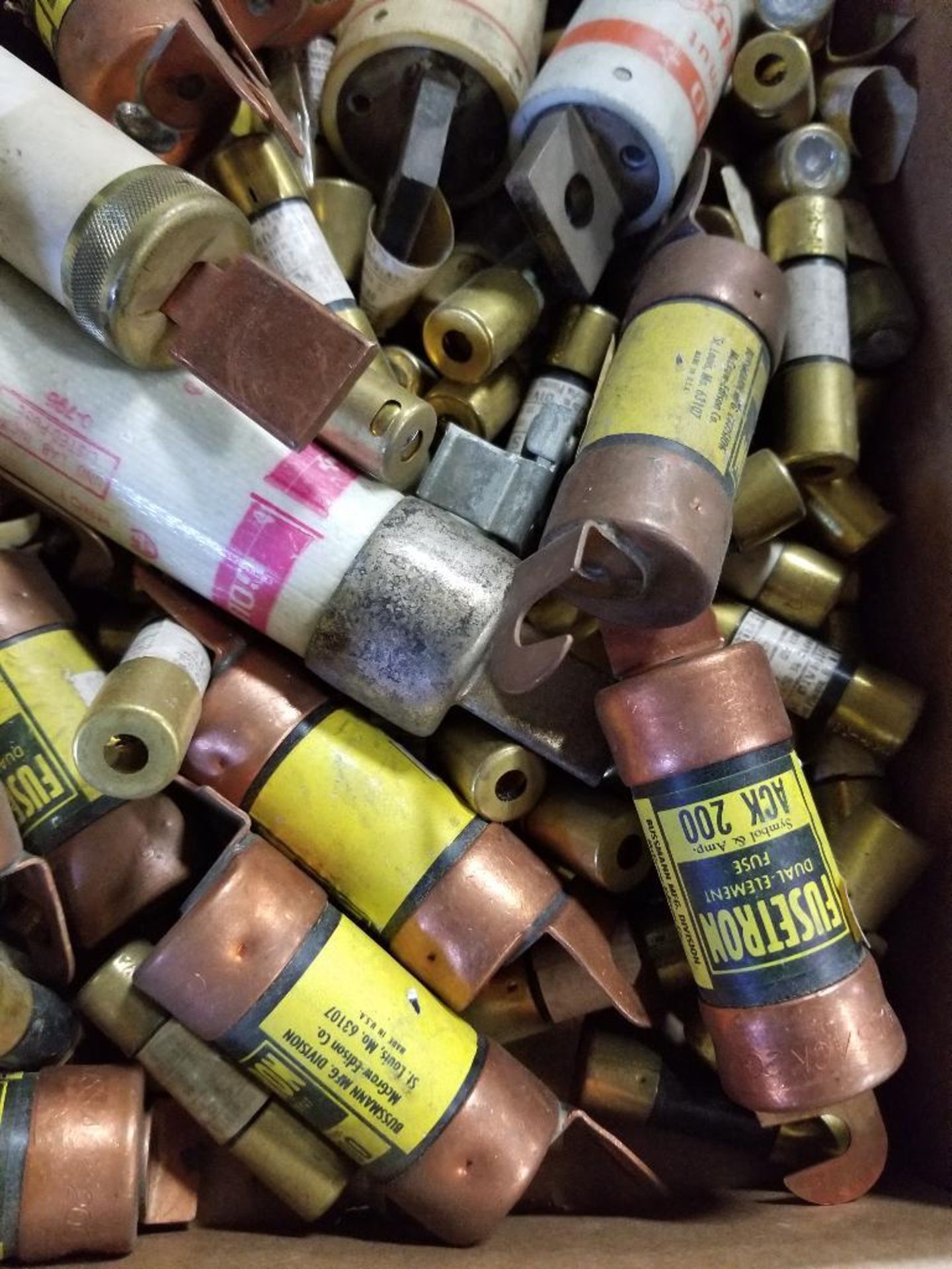 Large assortment of fuses. - Image 5 of 5