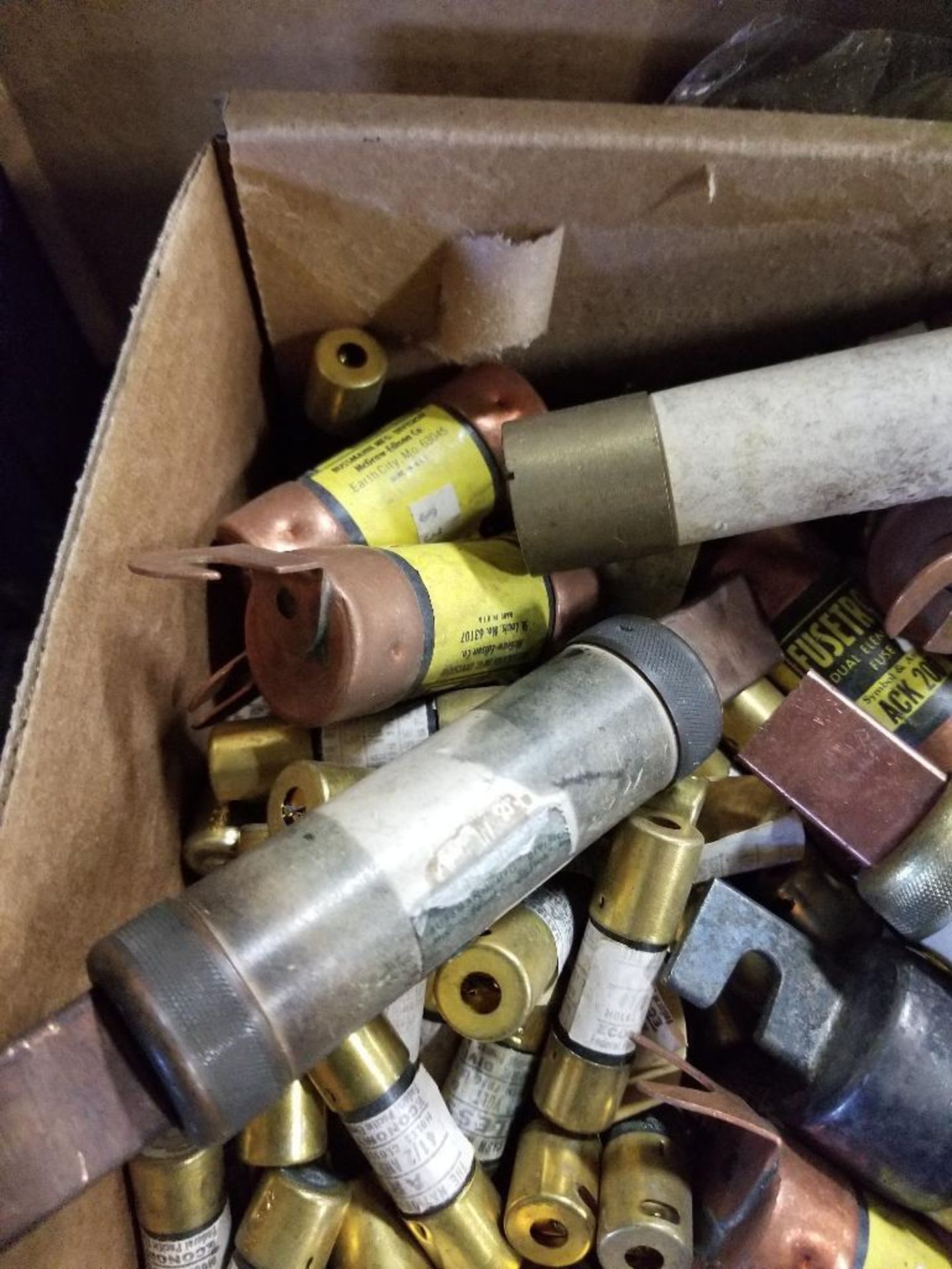 Large assortment of fuses. - Image 2 of 5