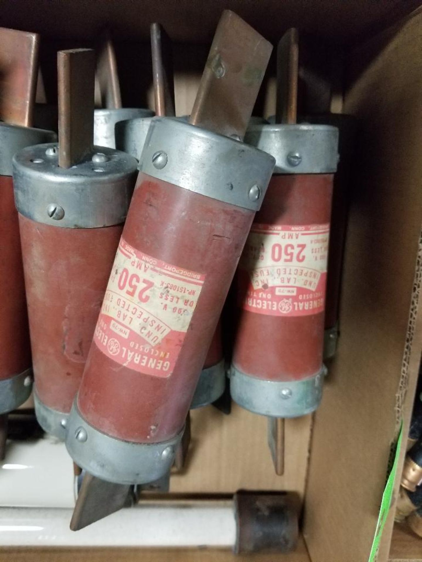 Large assortment of fuses. - Image 3 of 4