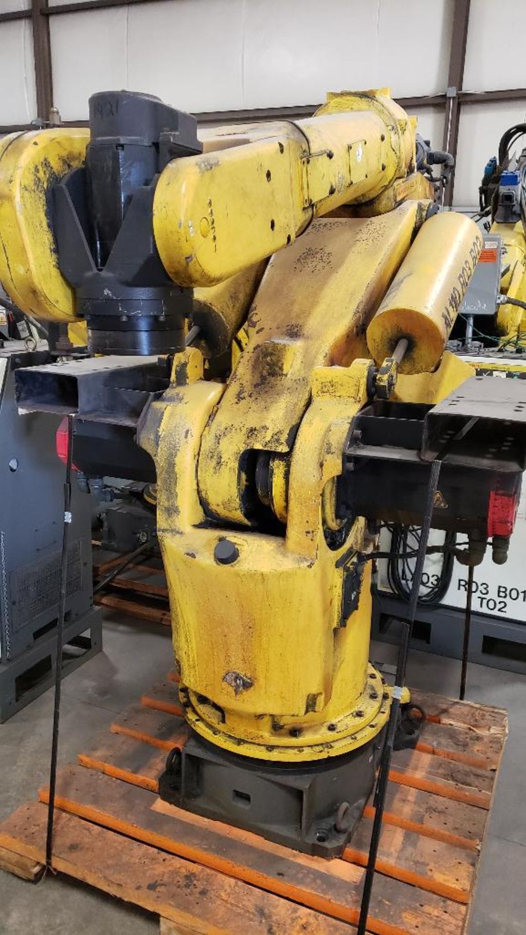Fanuc S-420iW robot with R-J2 controller. - Image 13 of 15