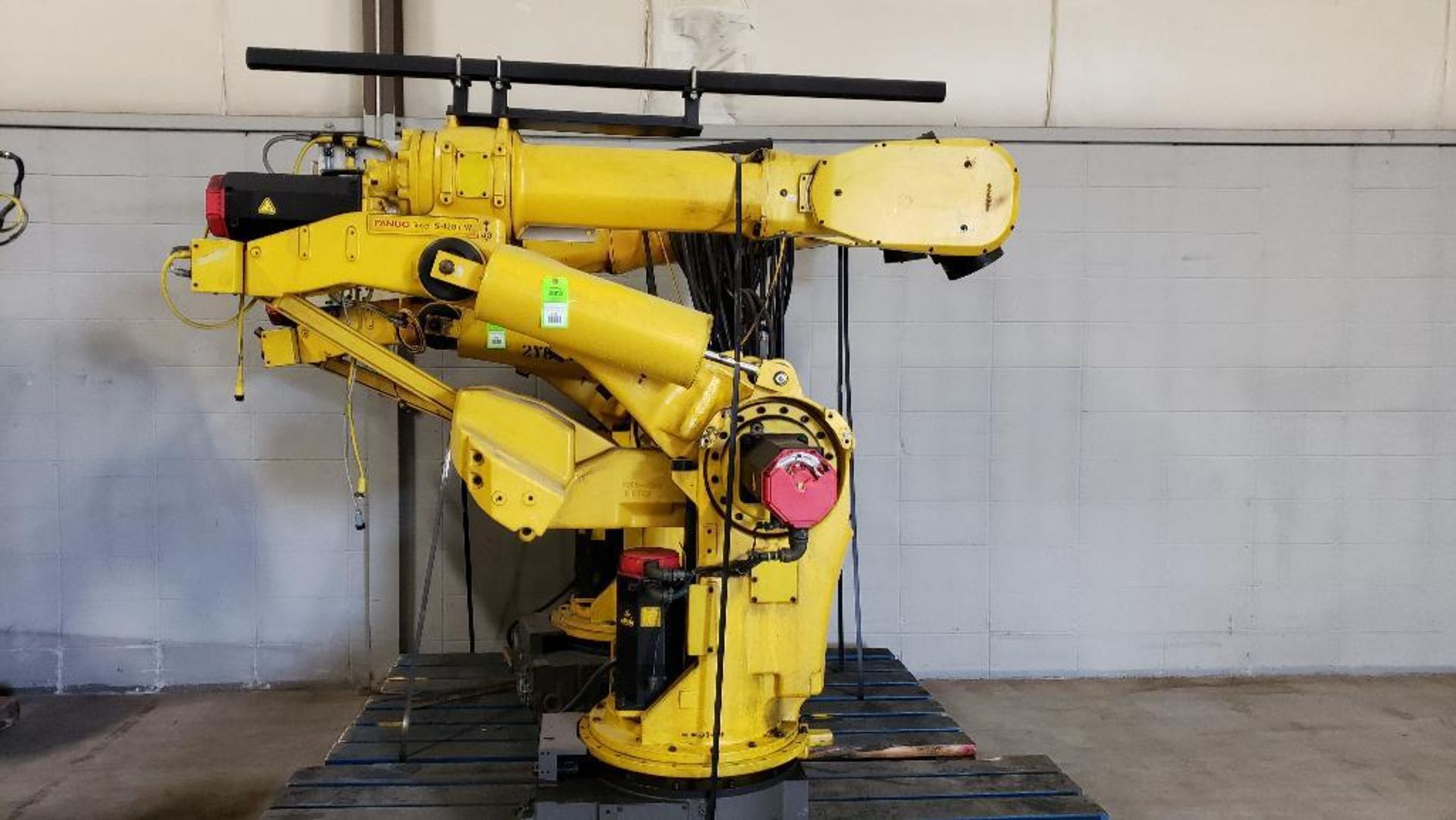 Fanuc S-420iW robot 6-axis arm.