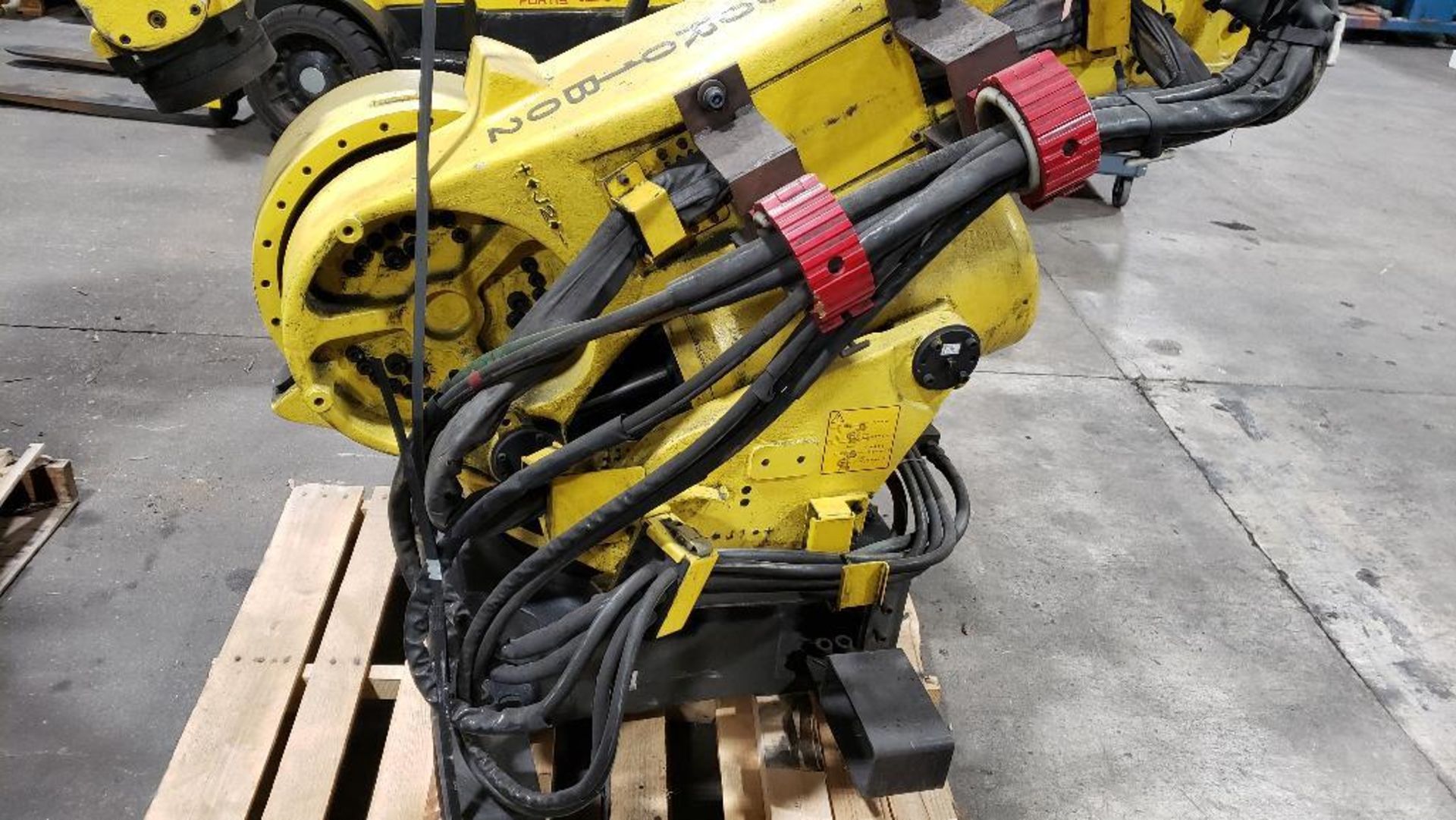 Fanuc R-2000iA/165F robot 6-axis arm. - Image 6 of 6