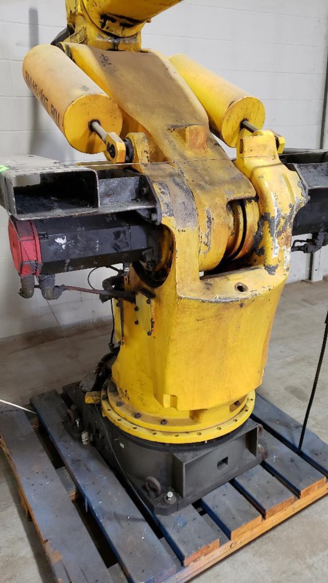 (Parts/Repairable) Fanuc S-420iW robot 6-axis arm. - Image 8 of 10