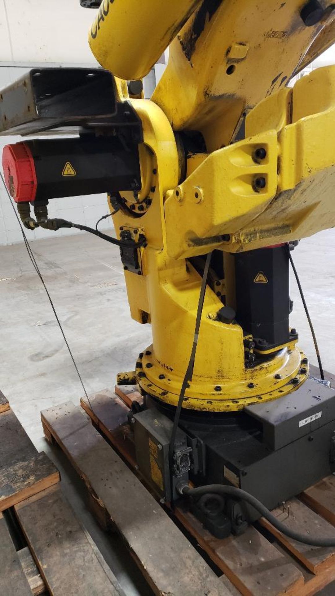 (Parts/Repairable) Fanuc S-420iW robot 6-axis arm. - Image 7 of 8