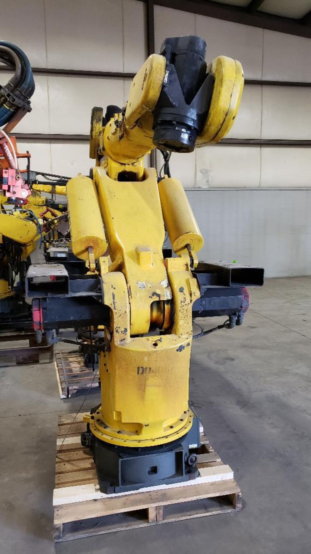 Fanuc S-420iW robot 6-axis arm. - Image 5 of 7