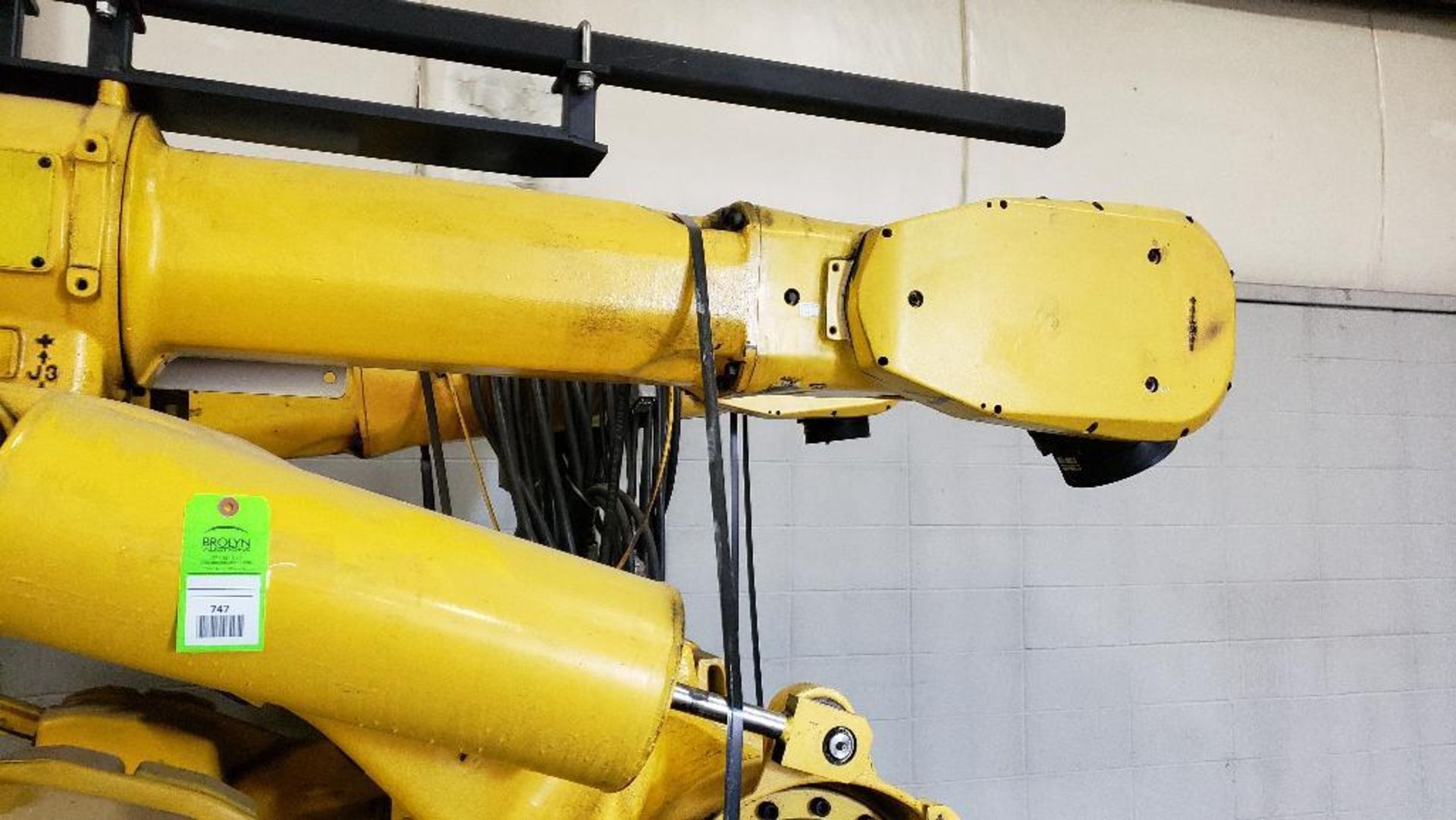 Fanuc S-420iW robot 6-axis arm. - Image 4 of 7