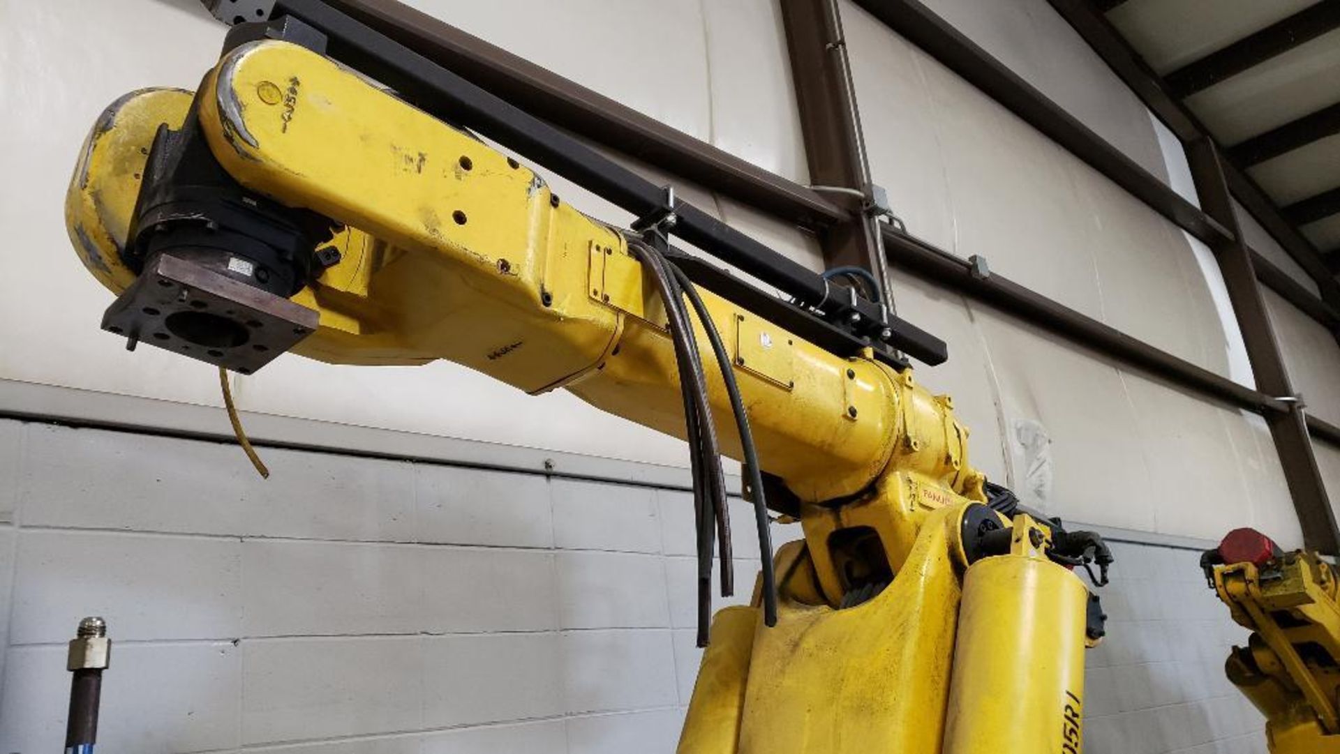 Fanuc S-420iW robot with R-J2 controller. - Image 13 of 14