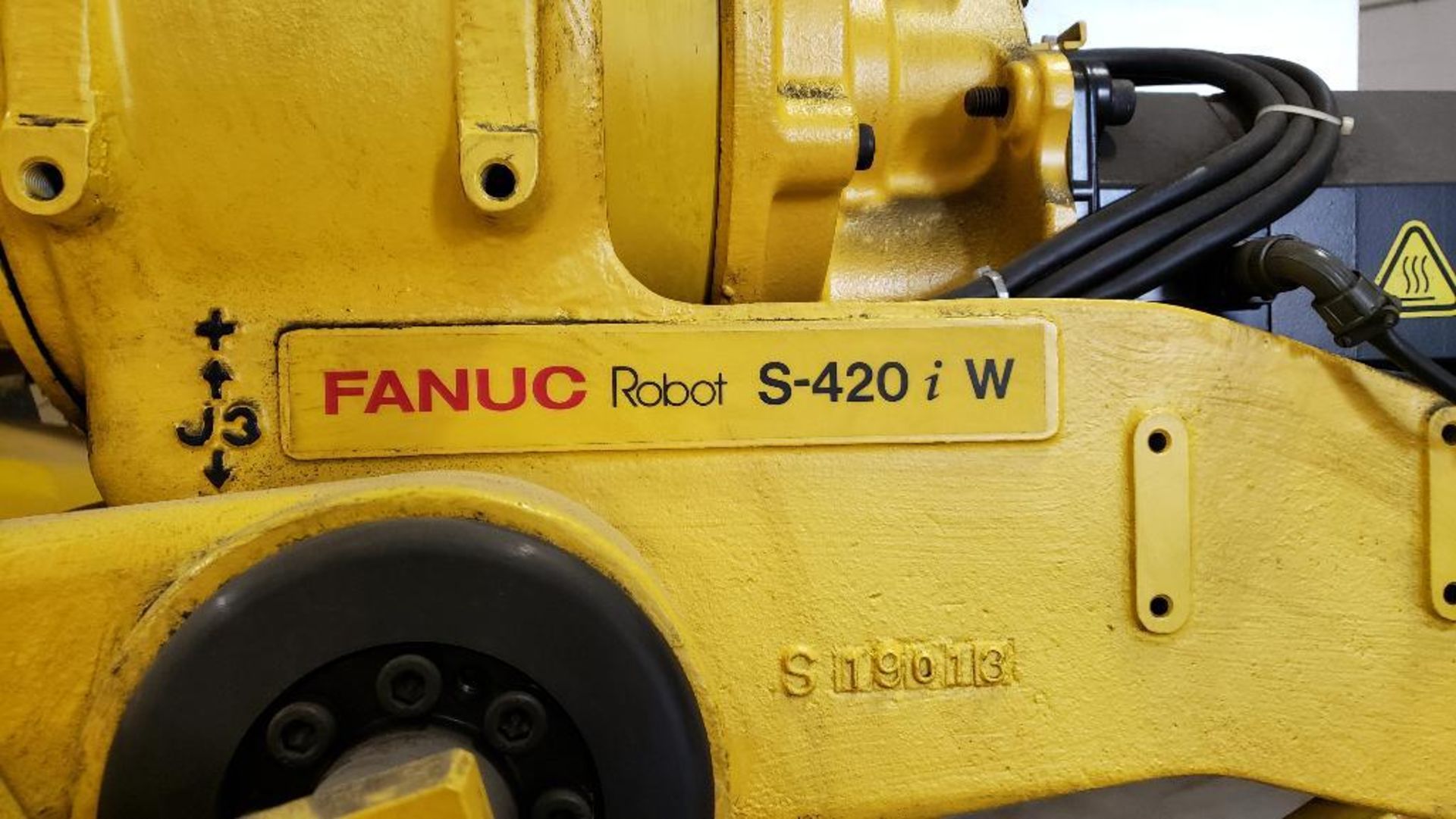 Fanuc S-420iW robot 6-axis arm. - Image 2 of 8