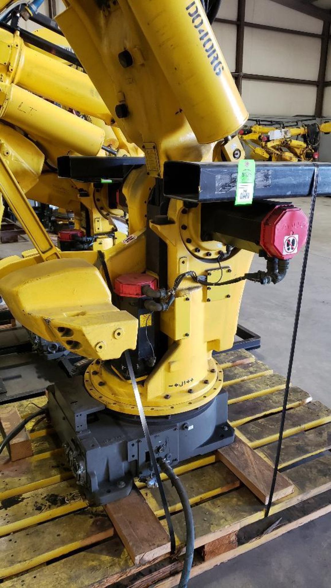 Fanuc S-420iW robot 6-axis arm. - Image 5 of 9