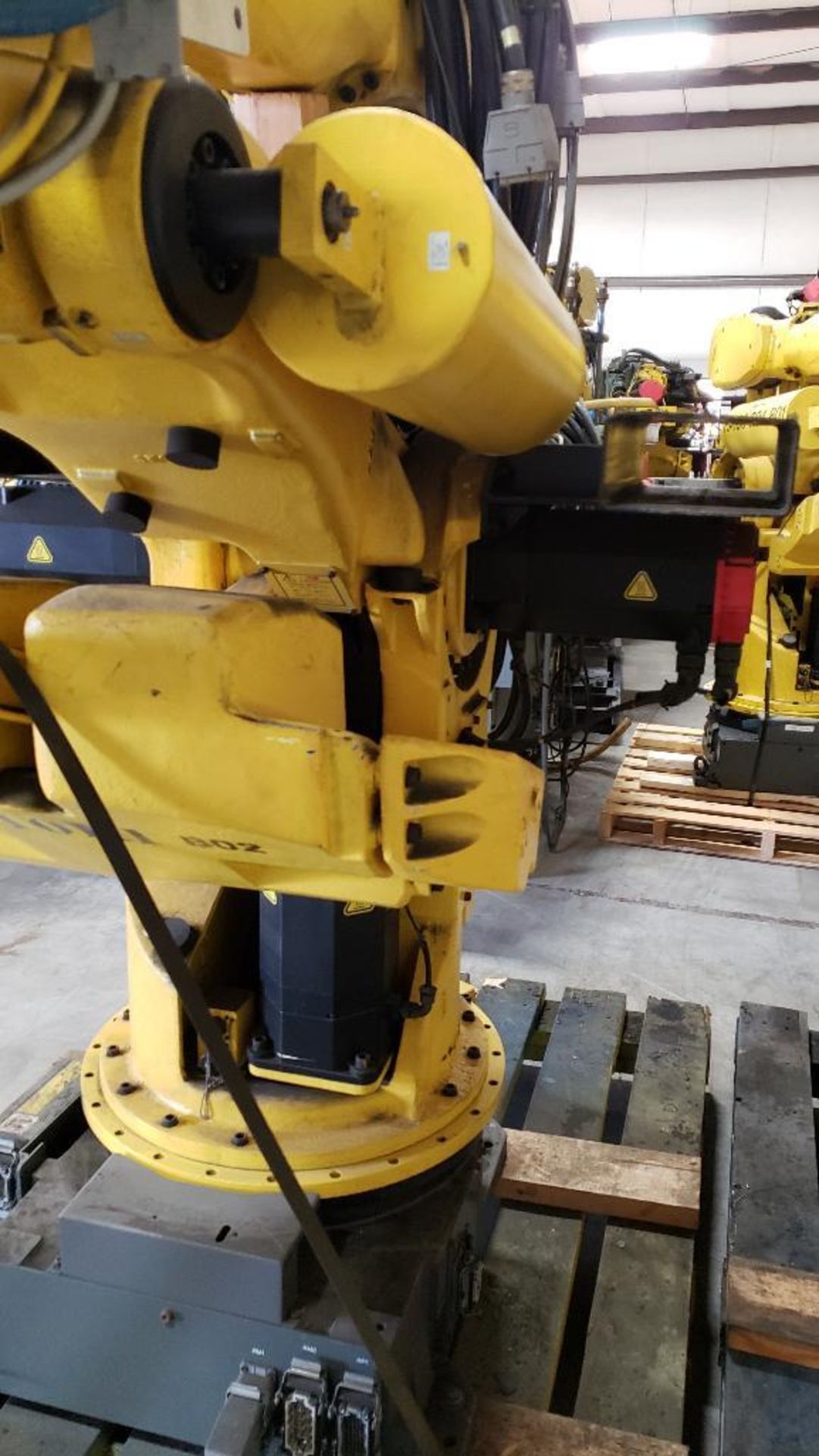 Fanuc S-420iW robot 6-axis arm. - Image 6 of 8