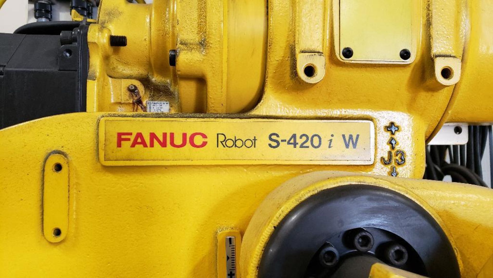 Fanuc S-420iW robot 6-axis arm. - Image 2 of 7