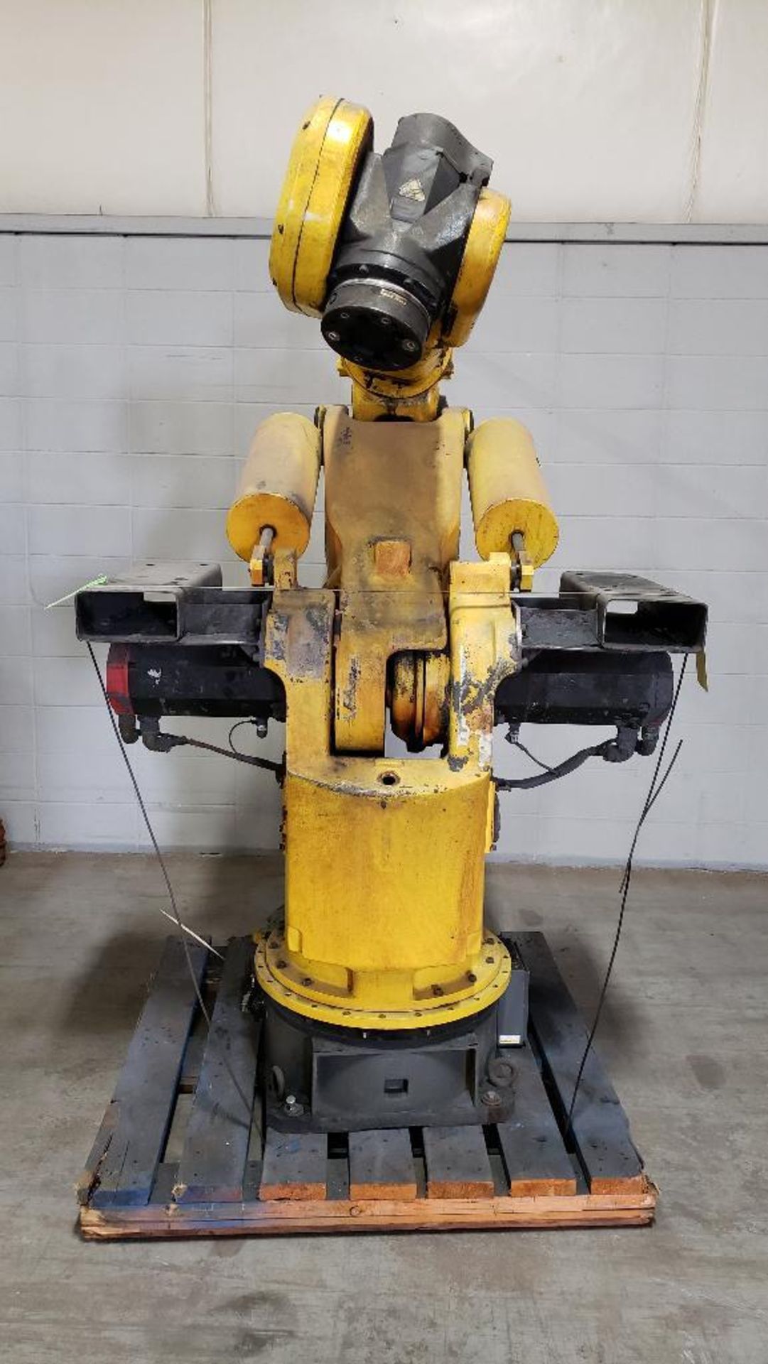 (Parts/Repairable) Fanuc S-420iW robot 6-axis arm. - Image 7 of 10