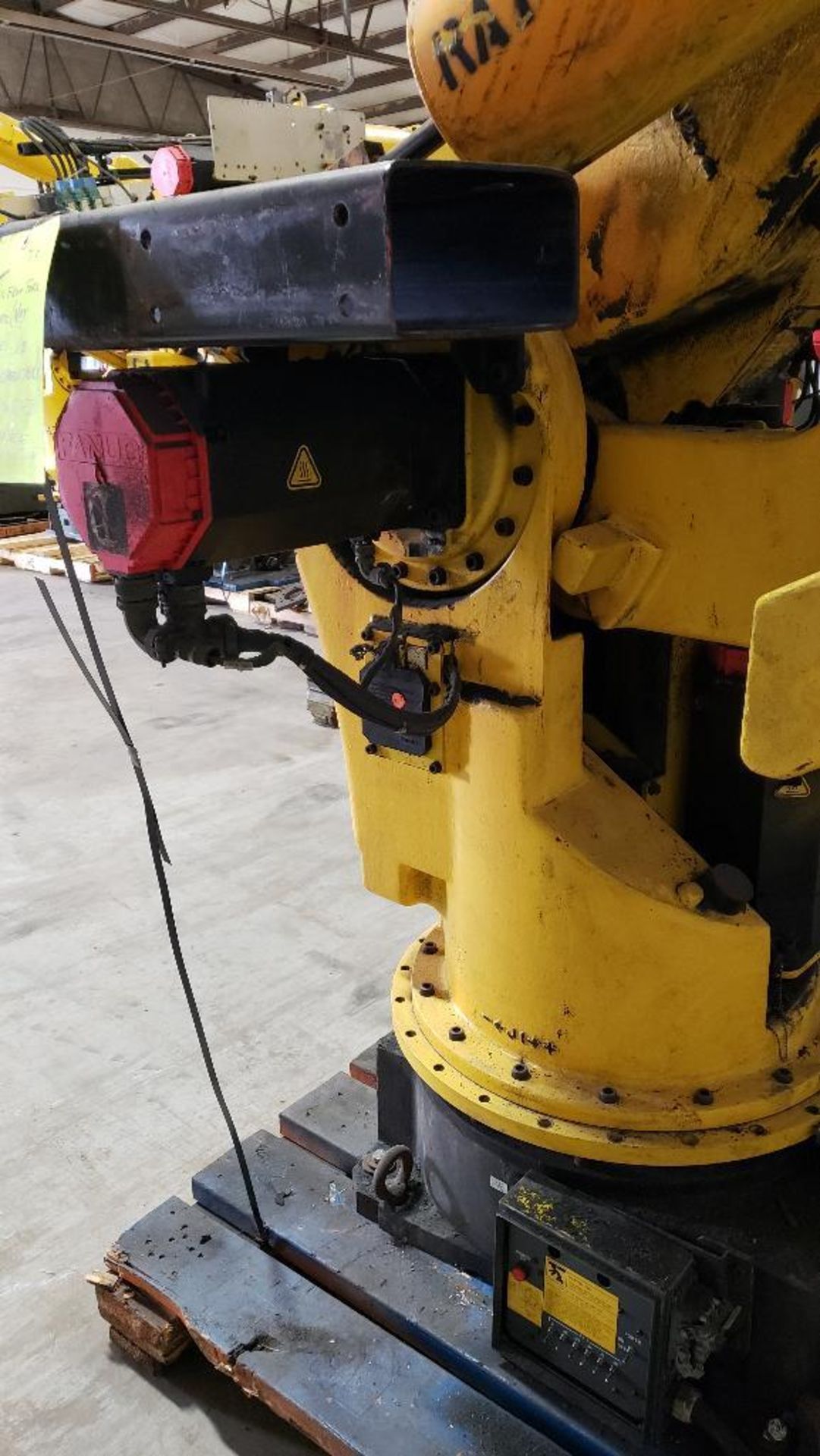 (Parts/Repairable) Fanuc S-420iW robot 6-axis arm. - Image 4 of 10